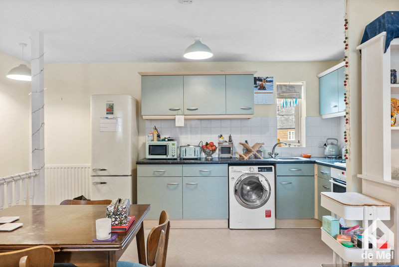 47, Knapps Crescent, Cheltenham photo 3