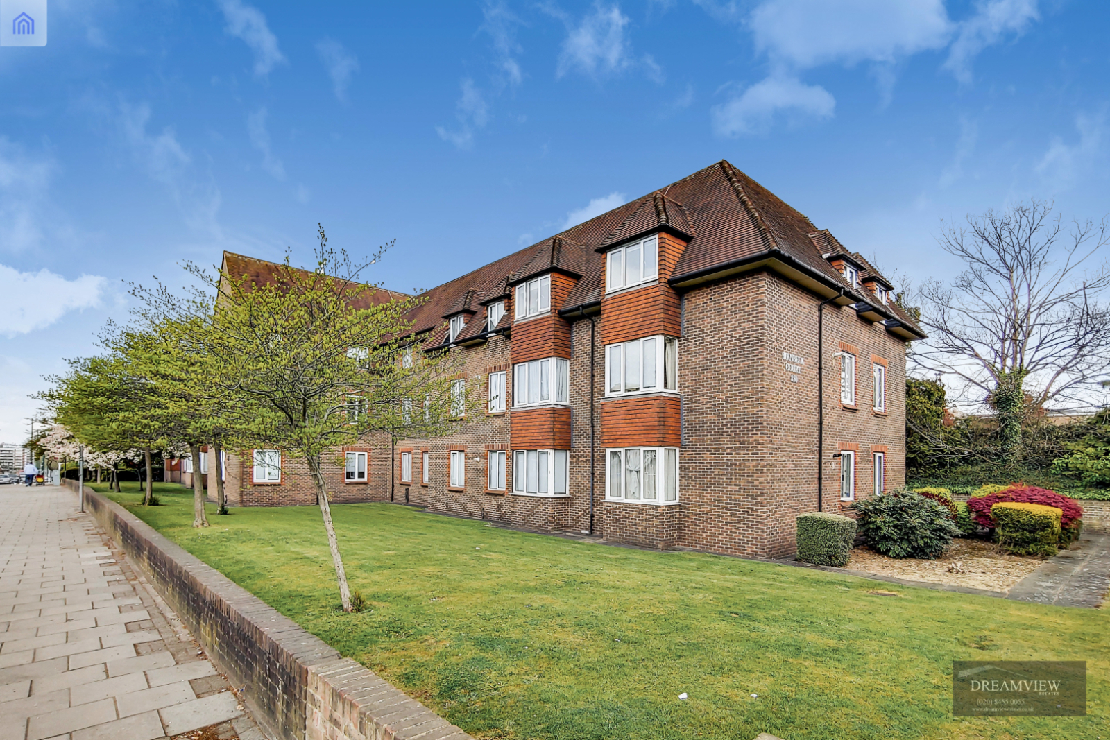 1-bed flat on 43 BIRNBECK COURT, Finchley Road, Temple Fortune, £180,000