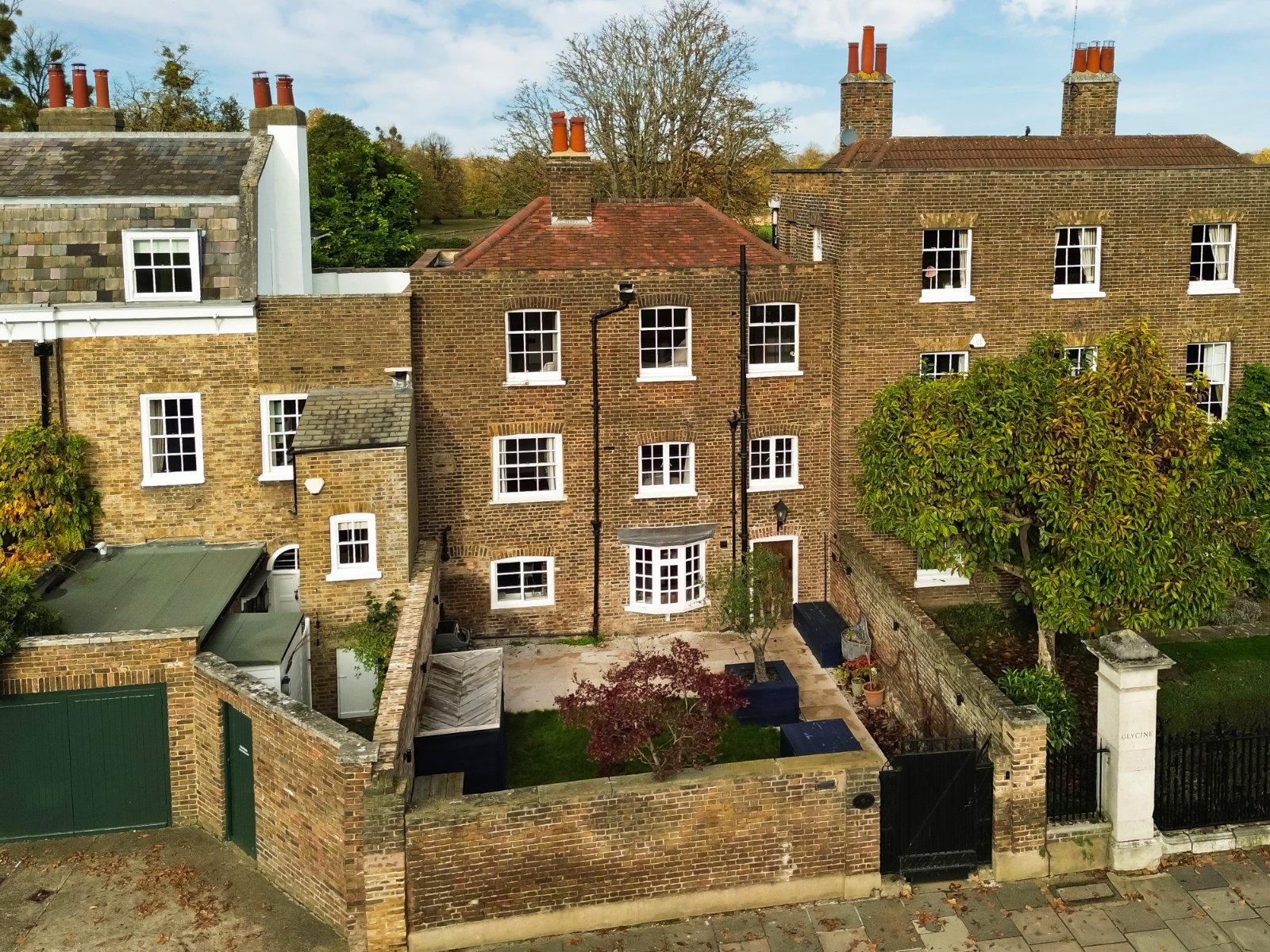 3 bedroom terraced house for sale 0