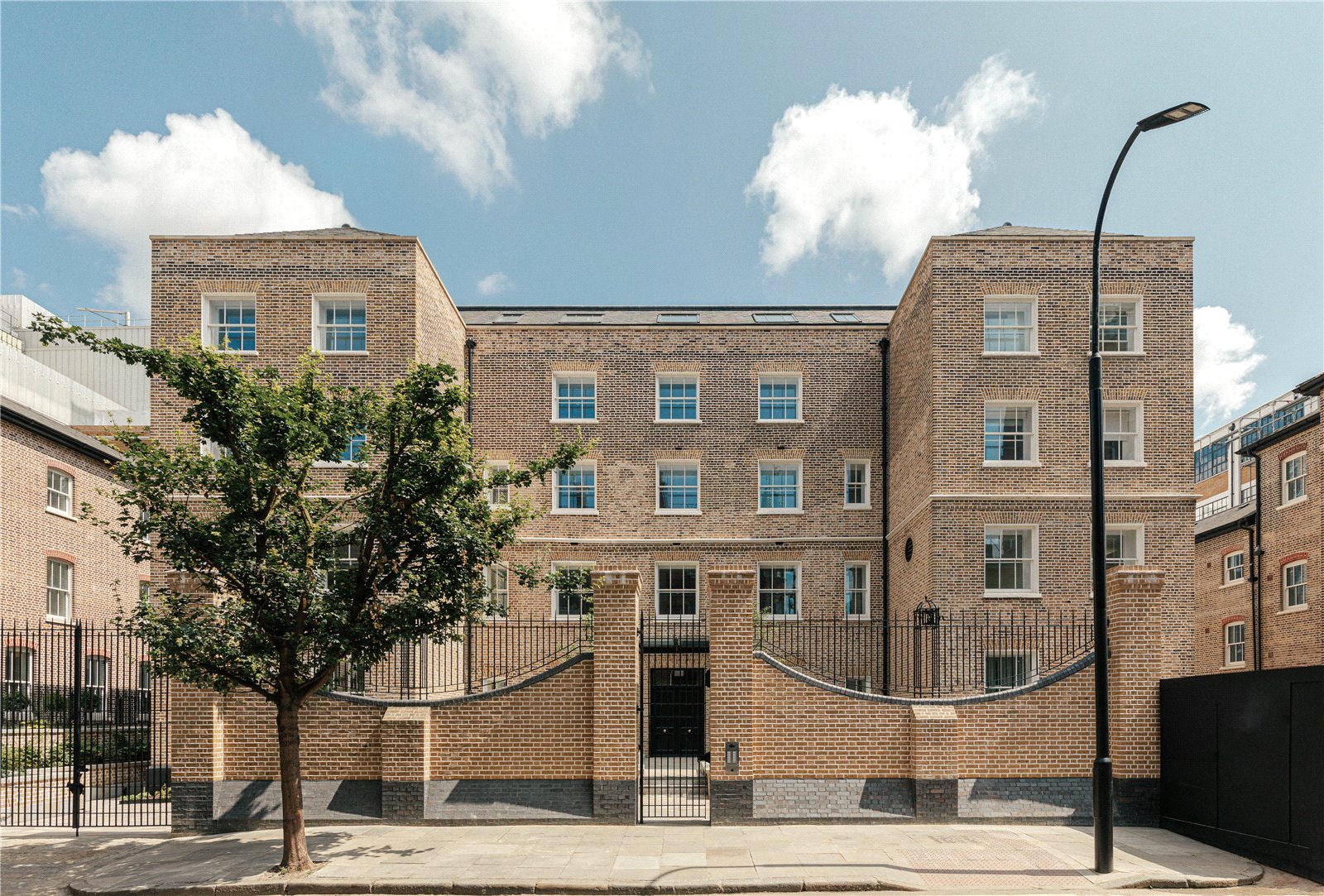 6 bedroom detached house for sale