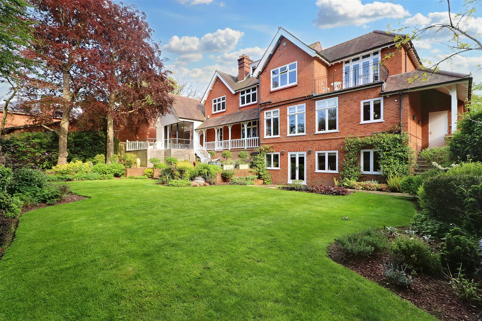 6 bedroom detached house for sale 0
