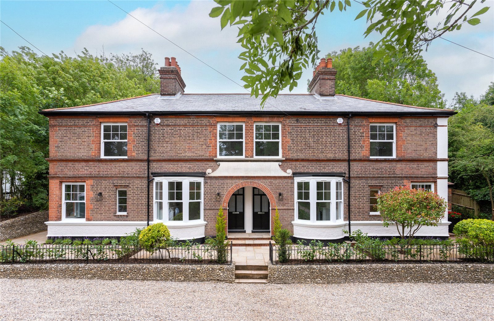 6 bedroom detached house for sale