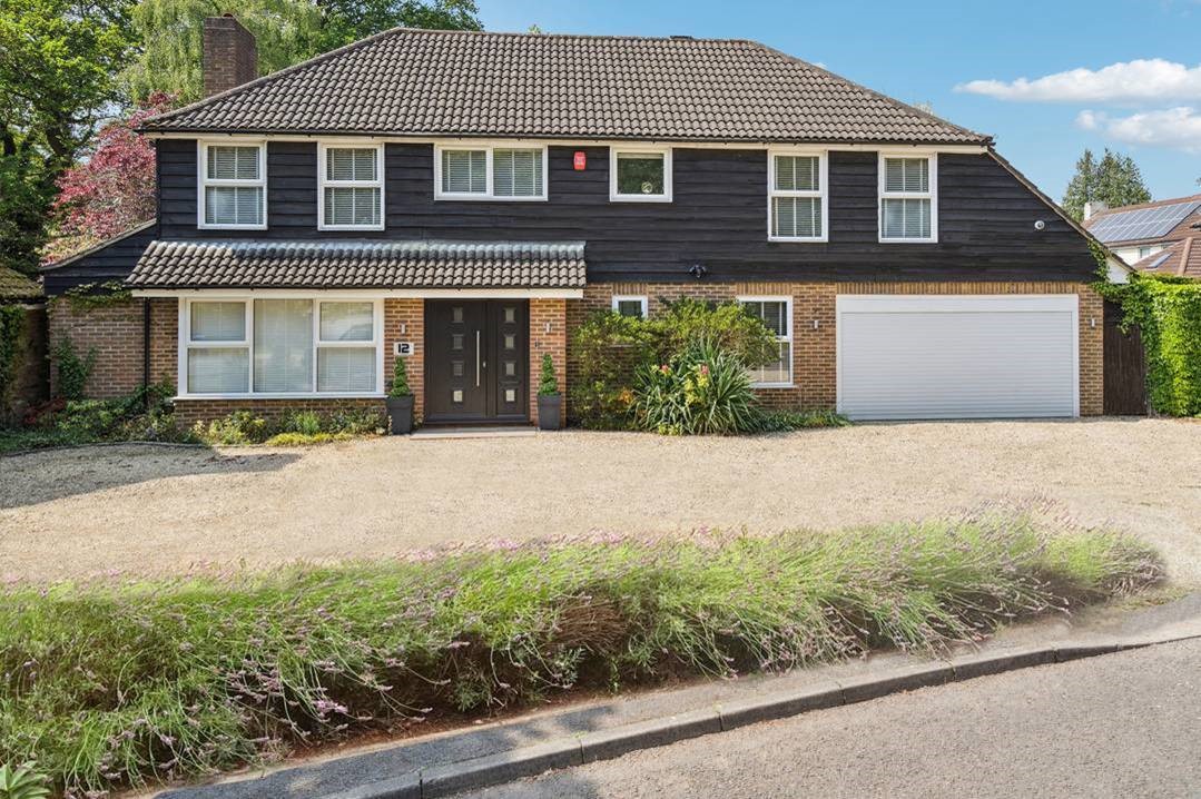 6 bedroom detached house for sale