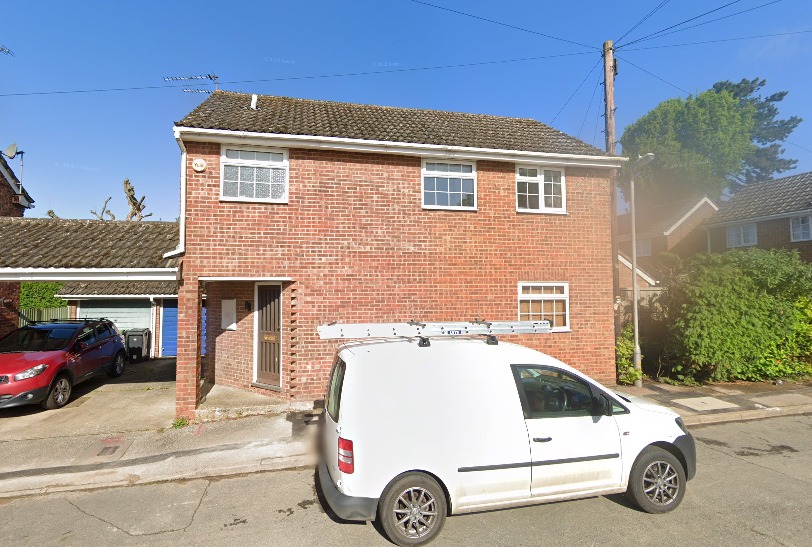 25 Spencer Close, 25 Spencer Close, Stansted photo 2
