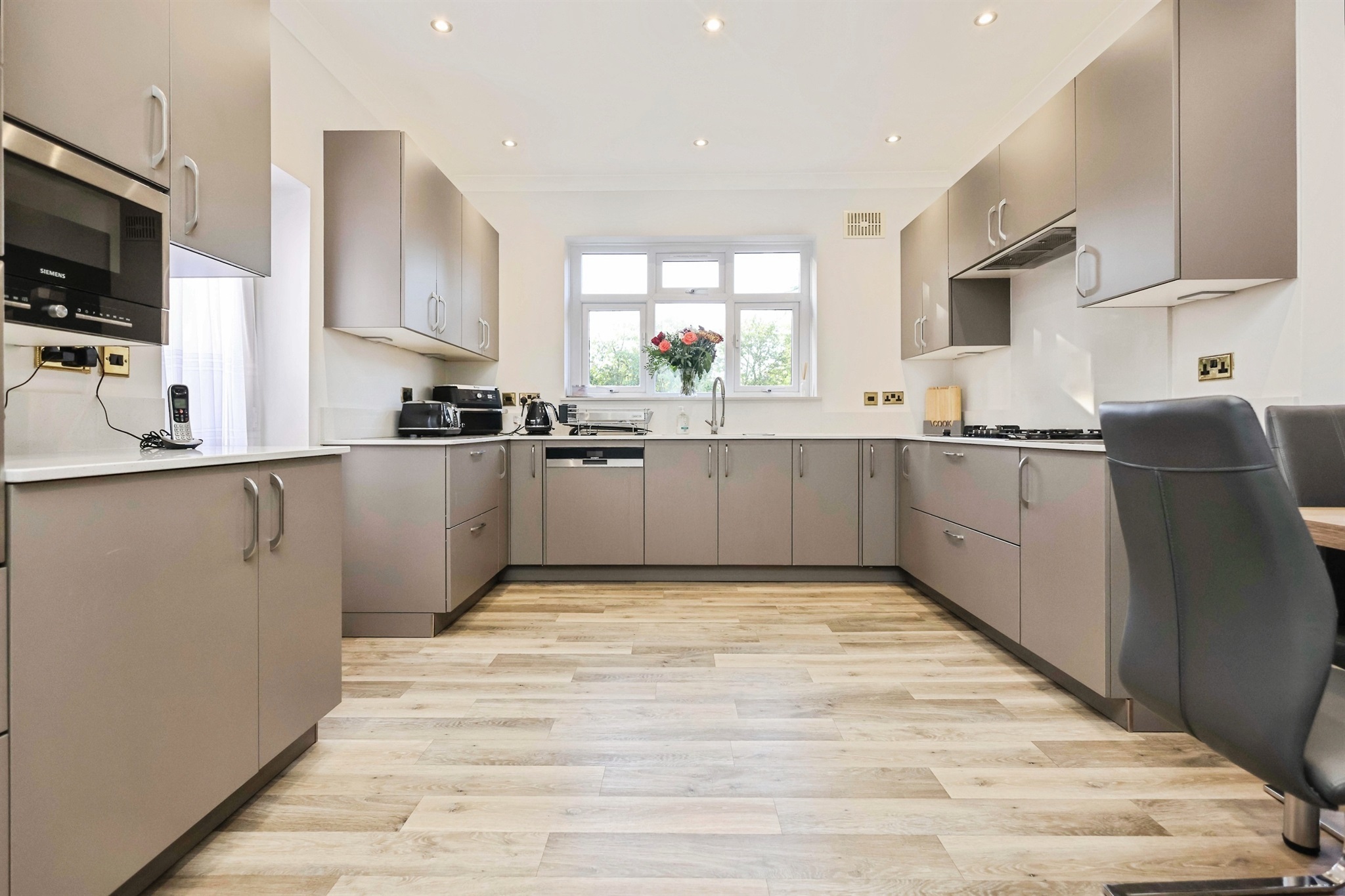 6 bedroom detached house for sale 0