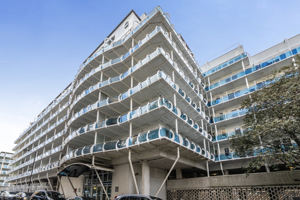 Flat 226, Platinum House, Lyon Road, London photo 3