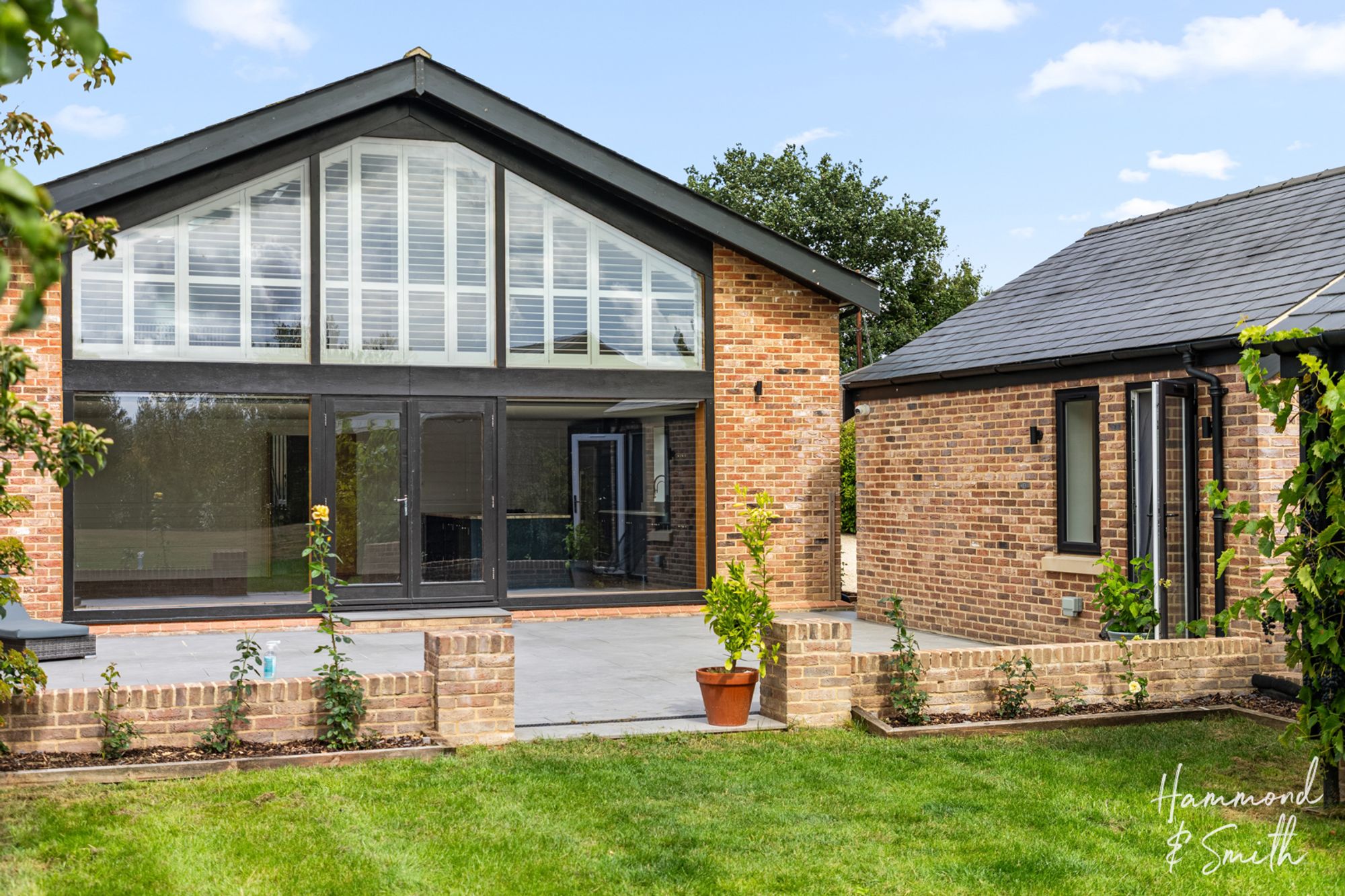 6 bedroom property for sale 0