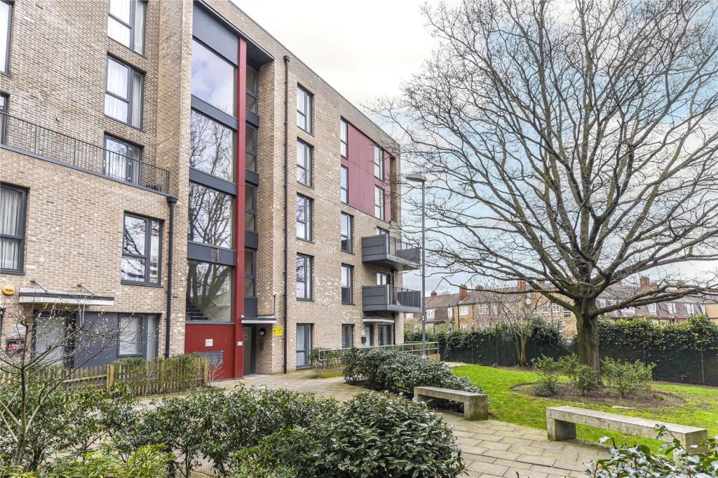 54 Hitherwood Court, London photo 4