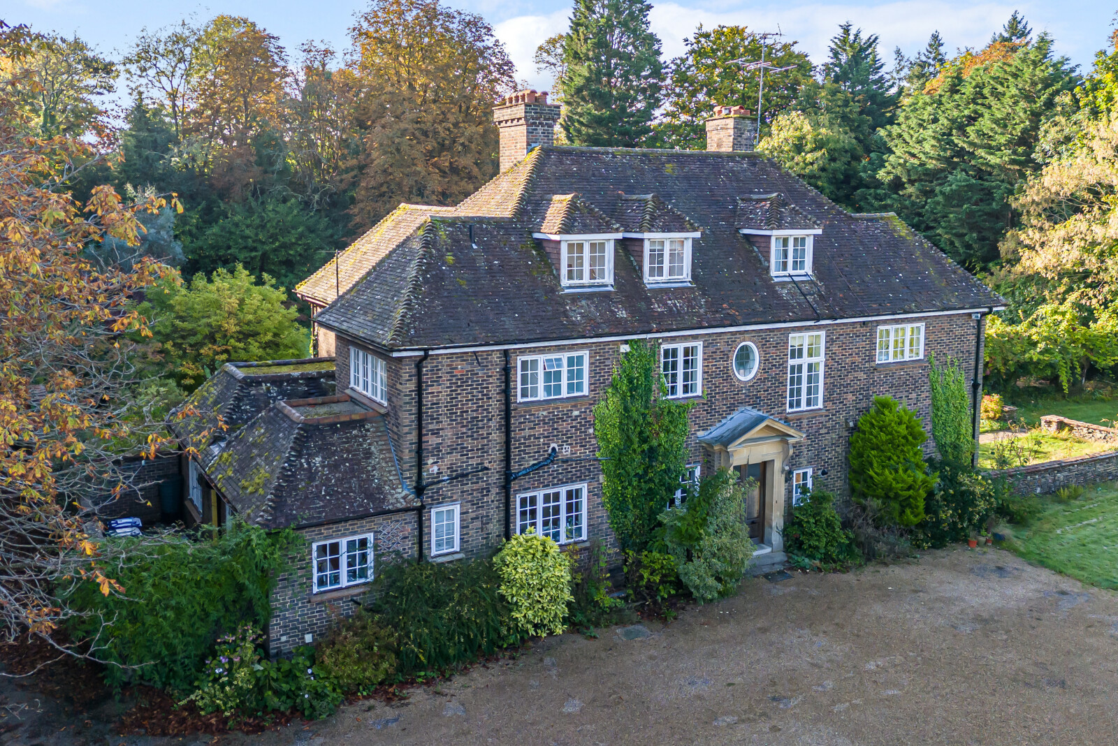 6 bedroom detached house for sale 0