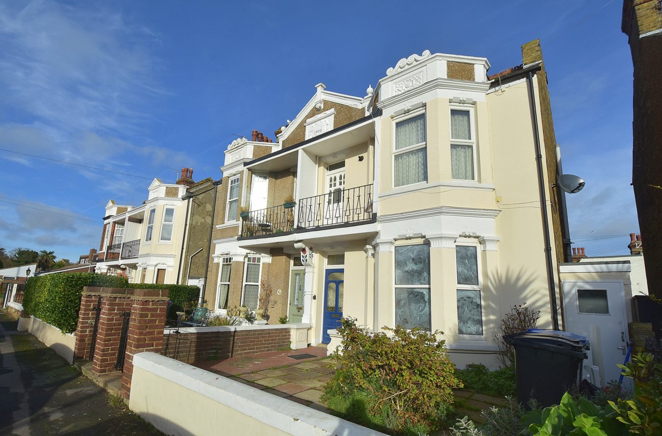 Photos of 7 Seapoint Road, Broadstairs CT10 57007722 Zoopla