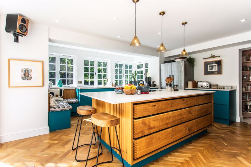 7 bedroom detached house for sale 0