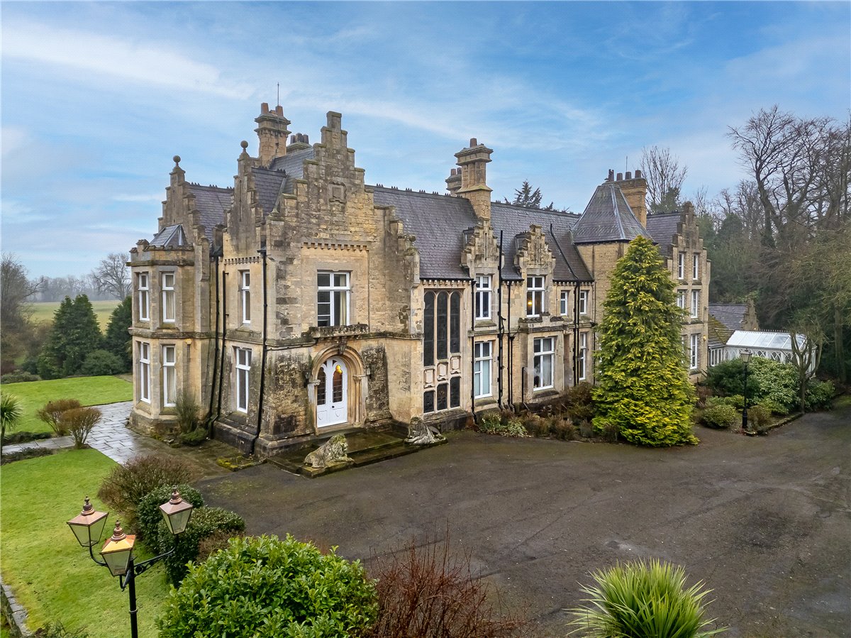 8 bedroom detached house for sale 0