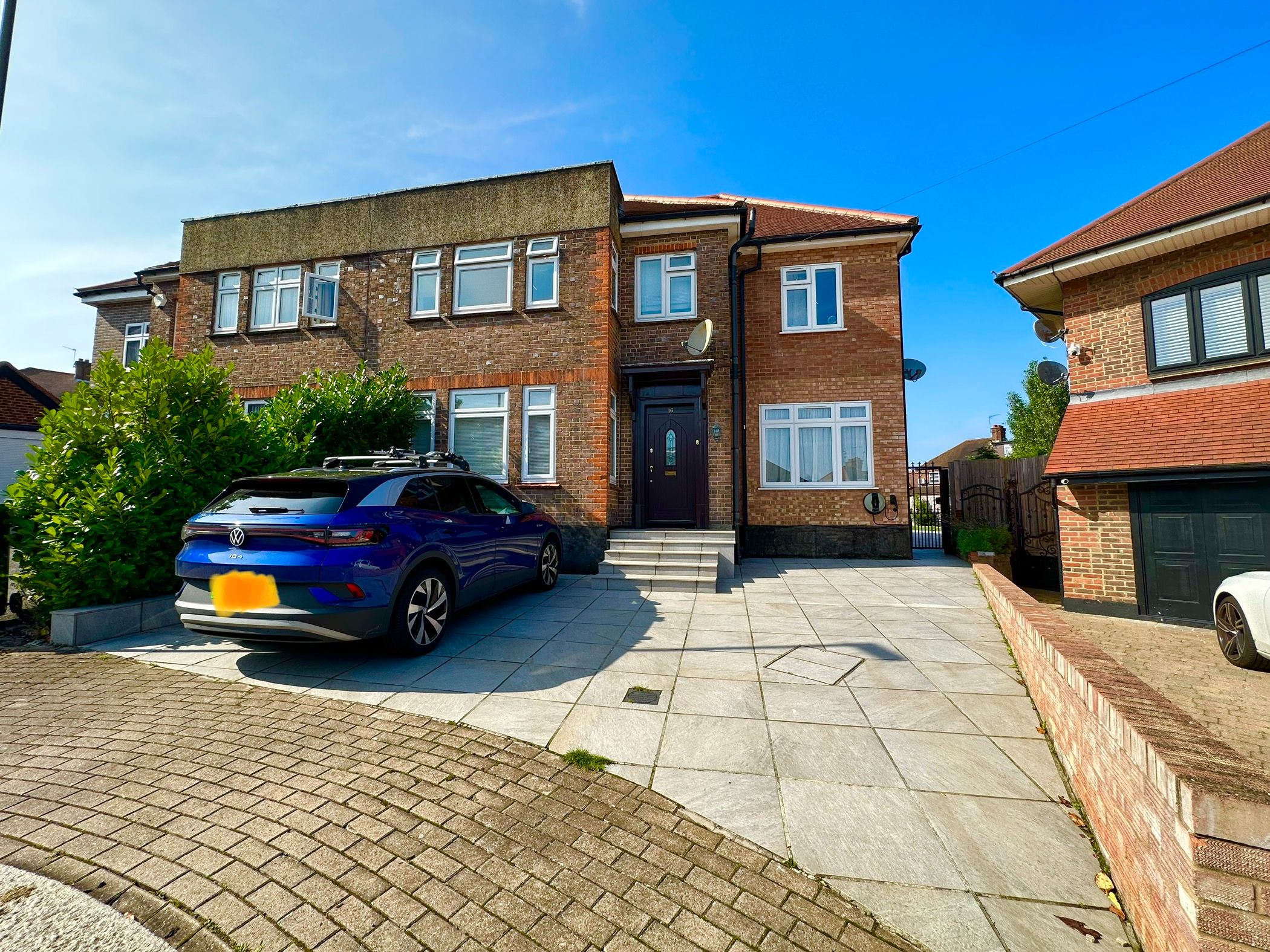 16, Saddlescombe Way, London photo 2