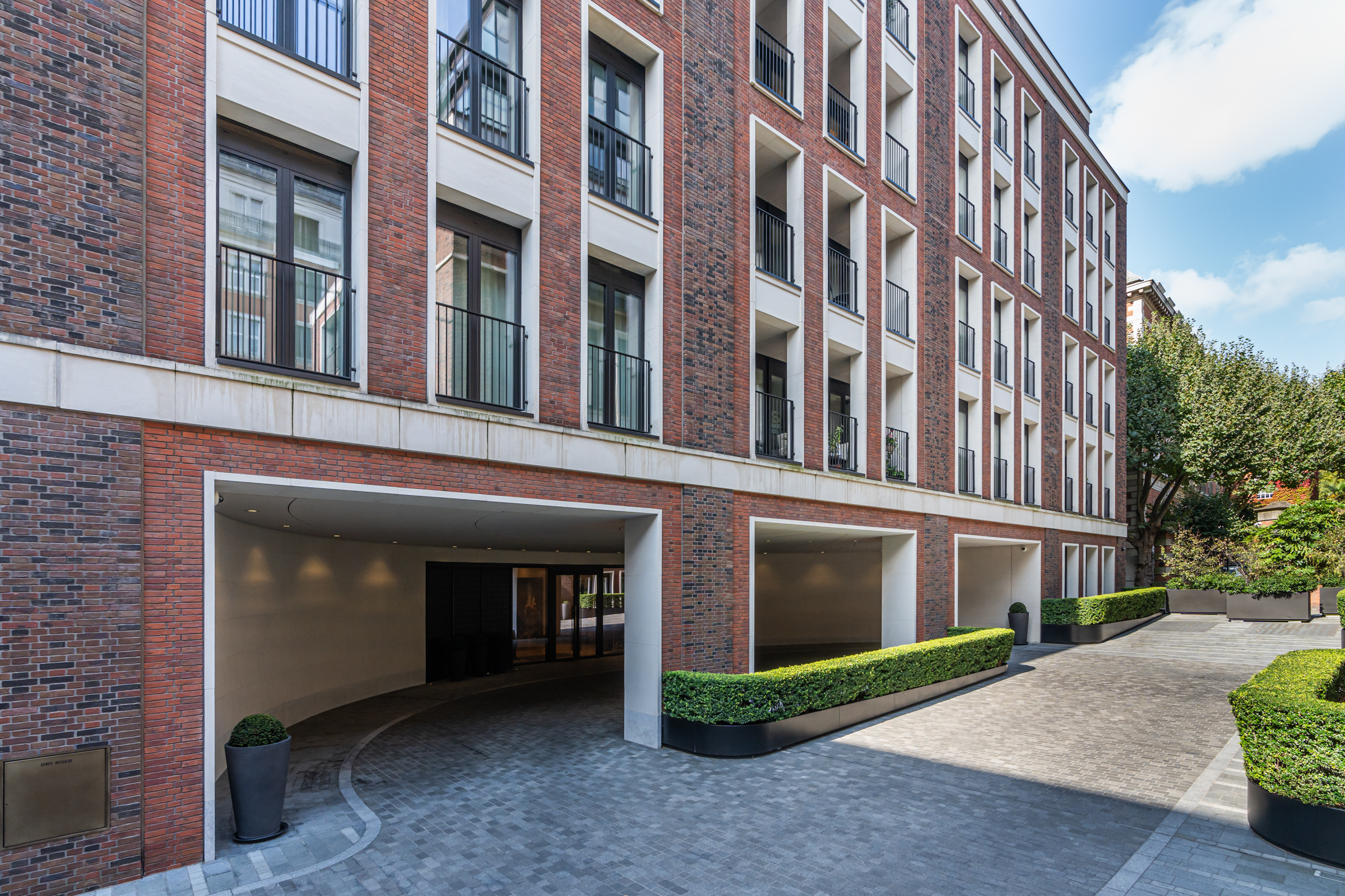 3 bedroom flat for sale 0