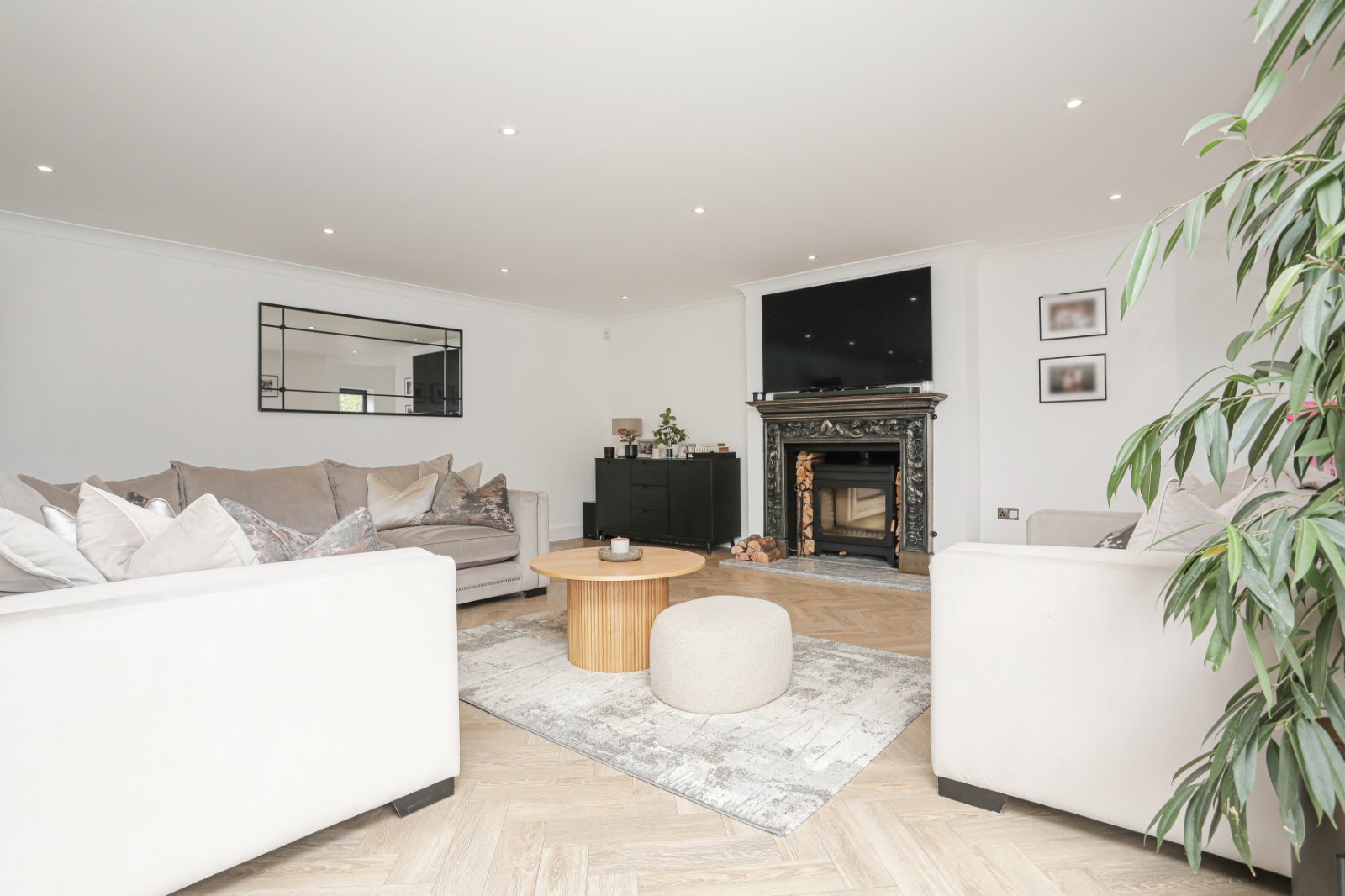 4 bedroom detached house for sale 0