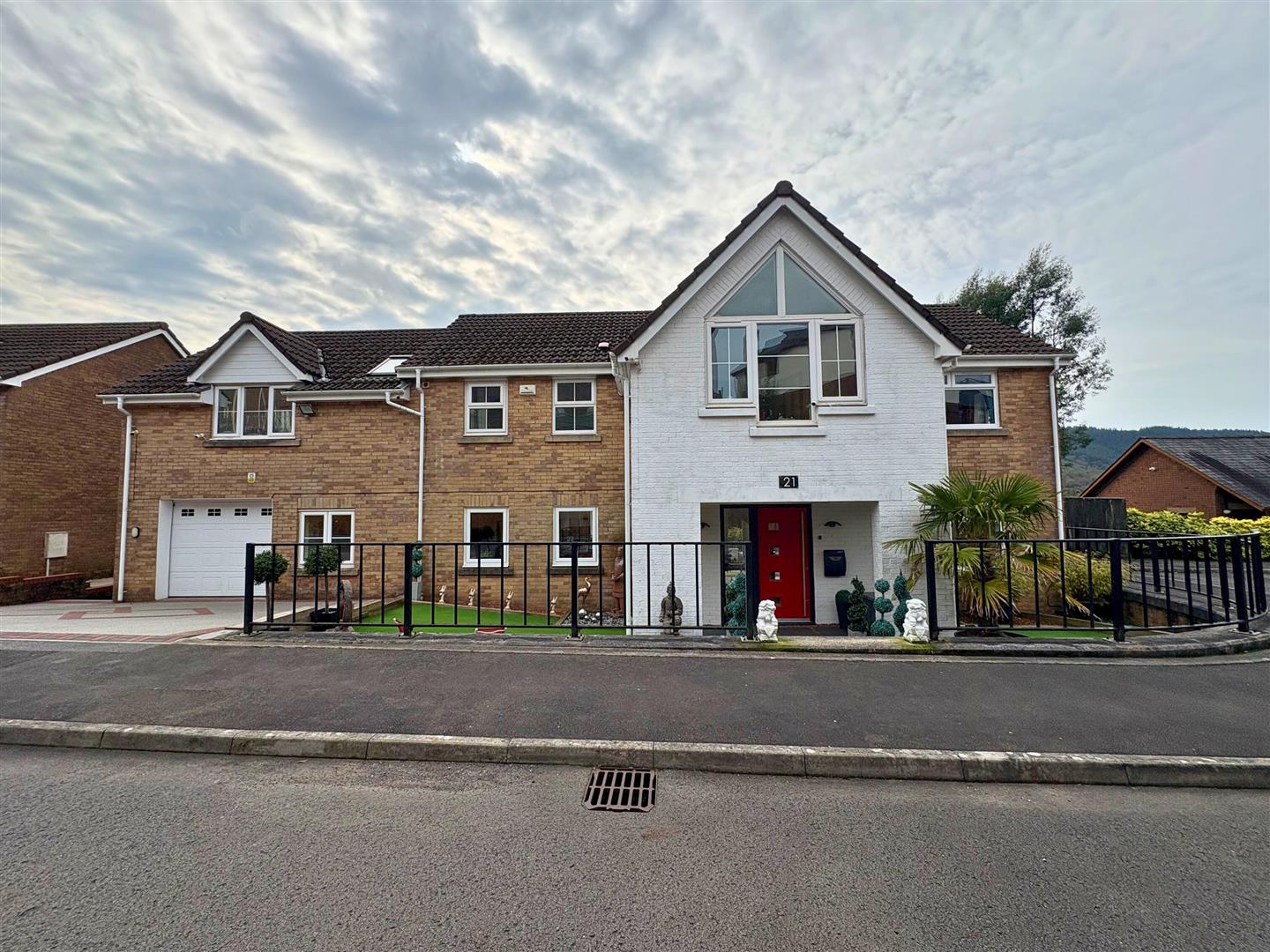 21, Llynfi Court, Maesteg photo 3