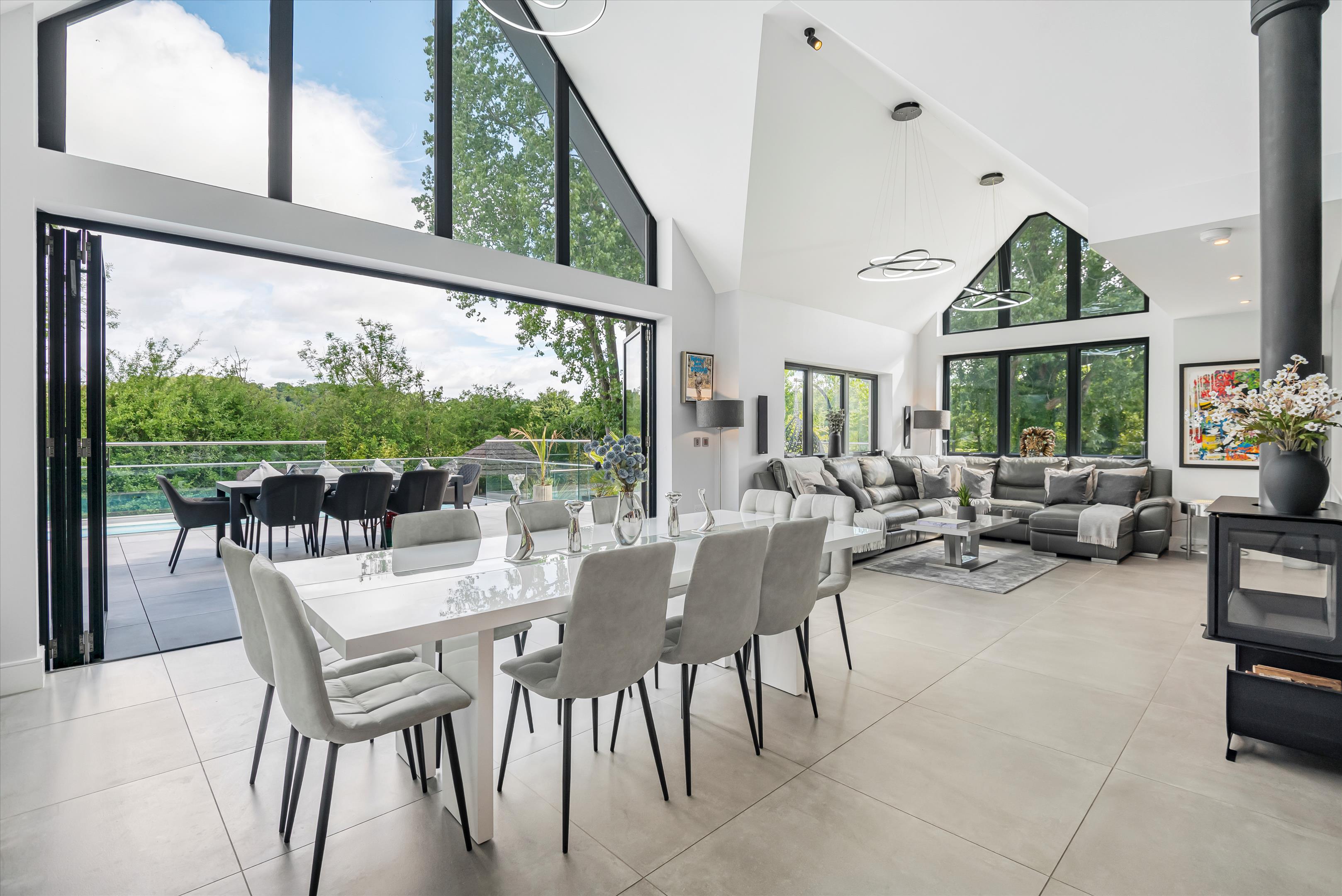 5 bedroom detached house for sale 0