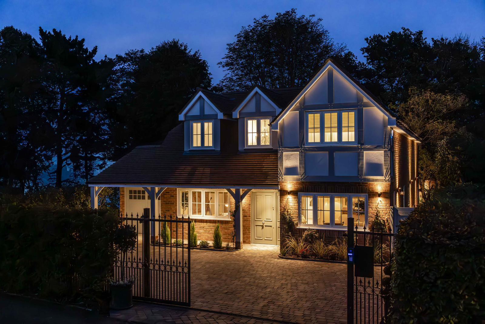 4 bedroom detached house for sale 0