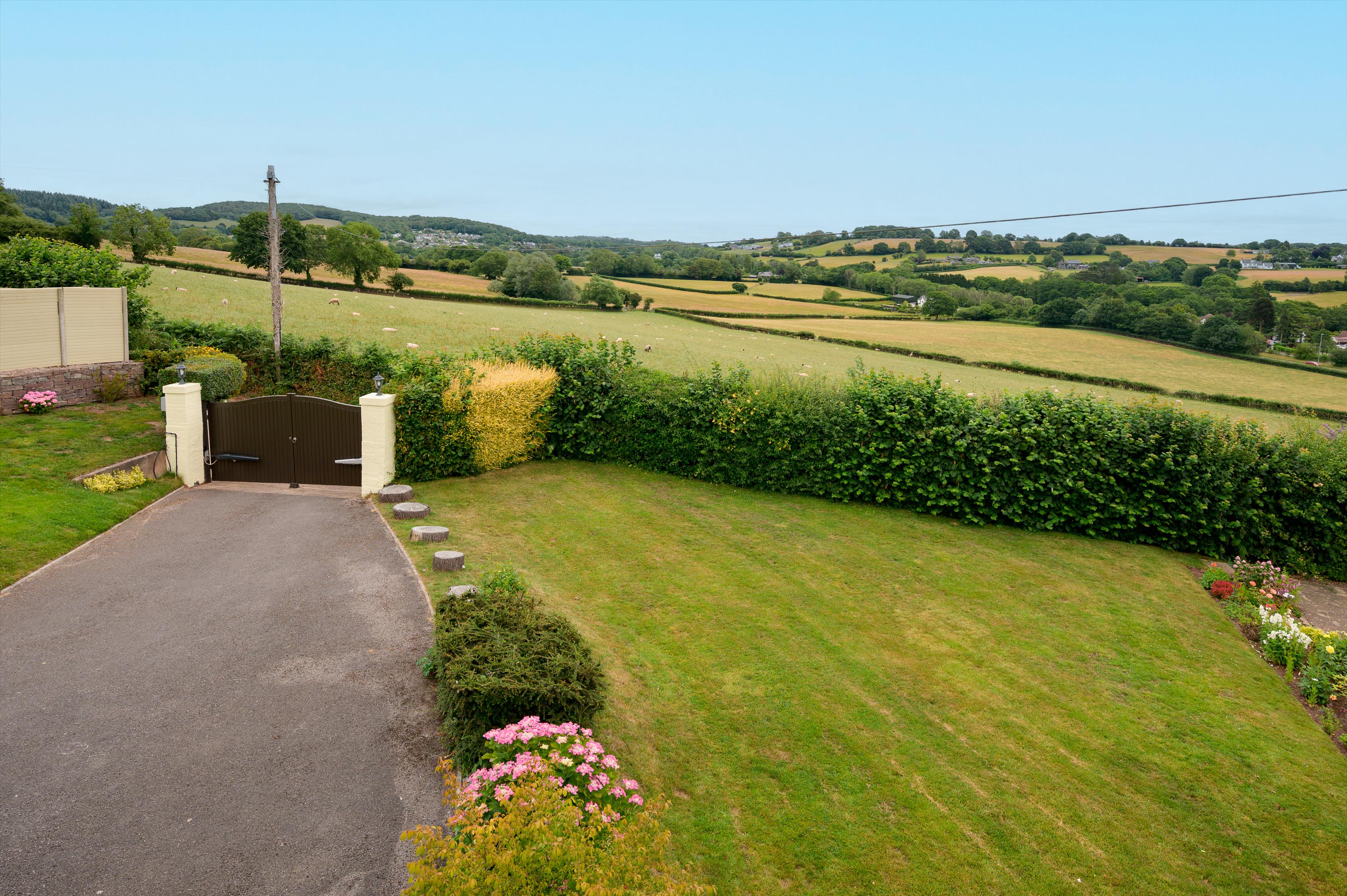 5 bedroom detached house for sale 0