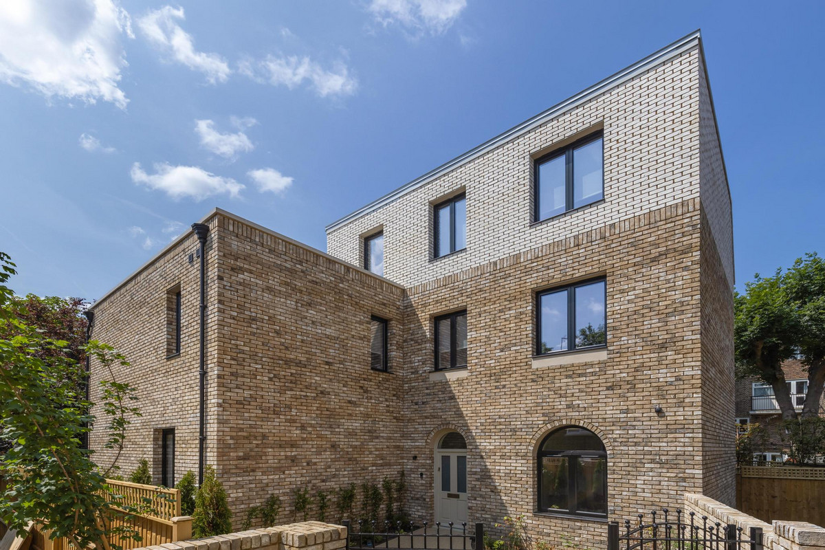 5 bedroom detached house for sale 0