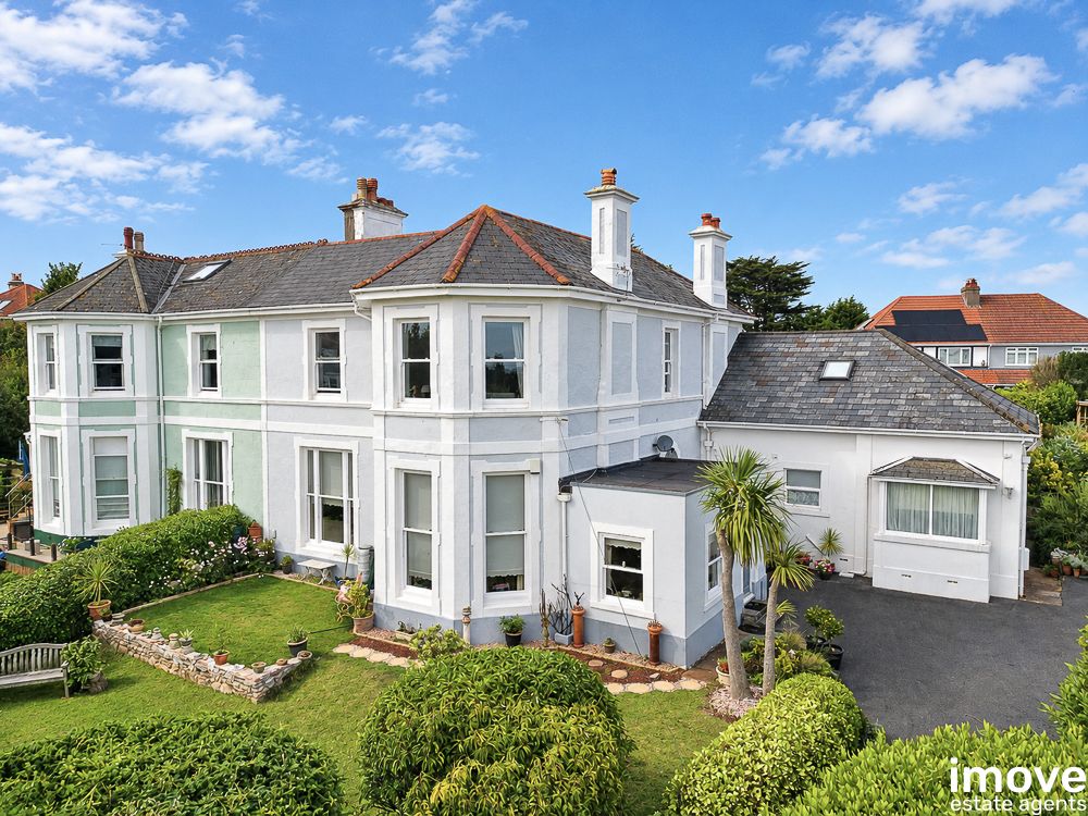 2 bed maisonette for sale