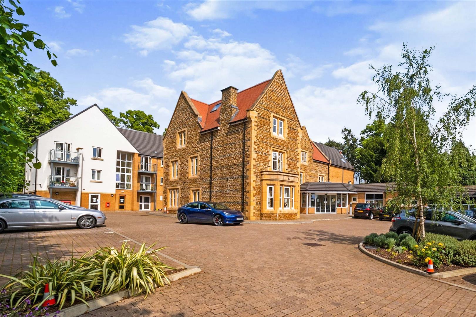 1-bed flat on 49 Wardington Court, Welford Road, Northampton, £70,000