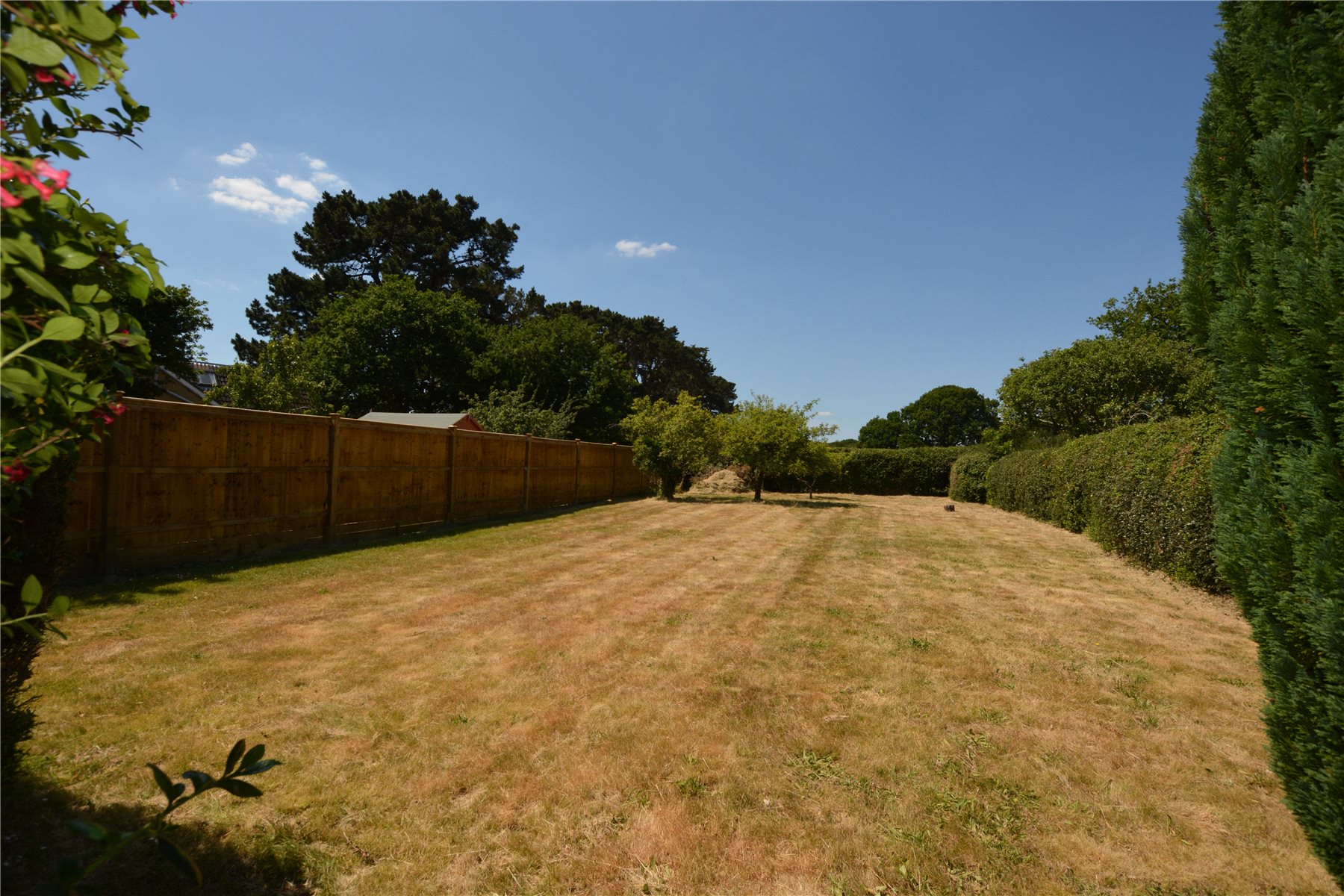 Free property report 20 Hazel Road, Pennington, SO41 8GS Chimnie