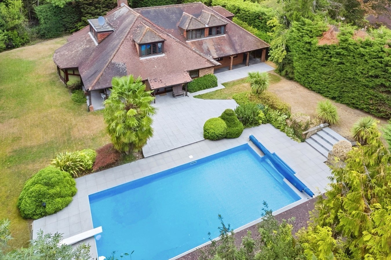 5 bedroom detached house for sale 0