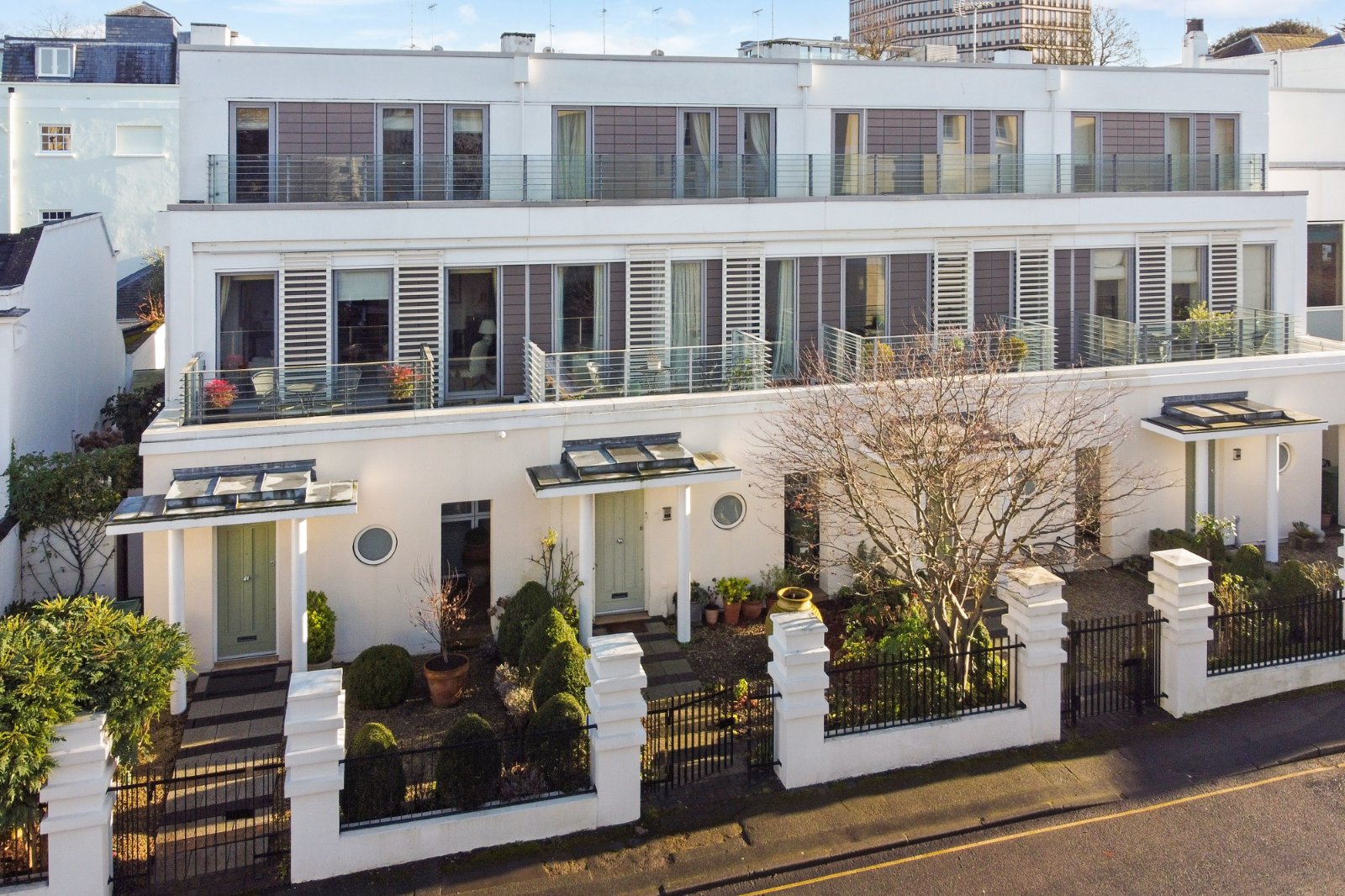 4 bedroom terraced house for sale in London