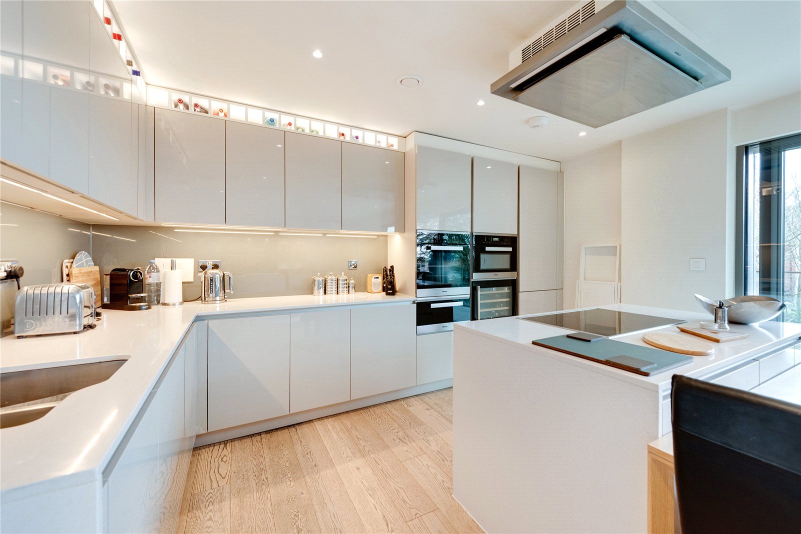 3 bedroom flat for sale 0