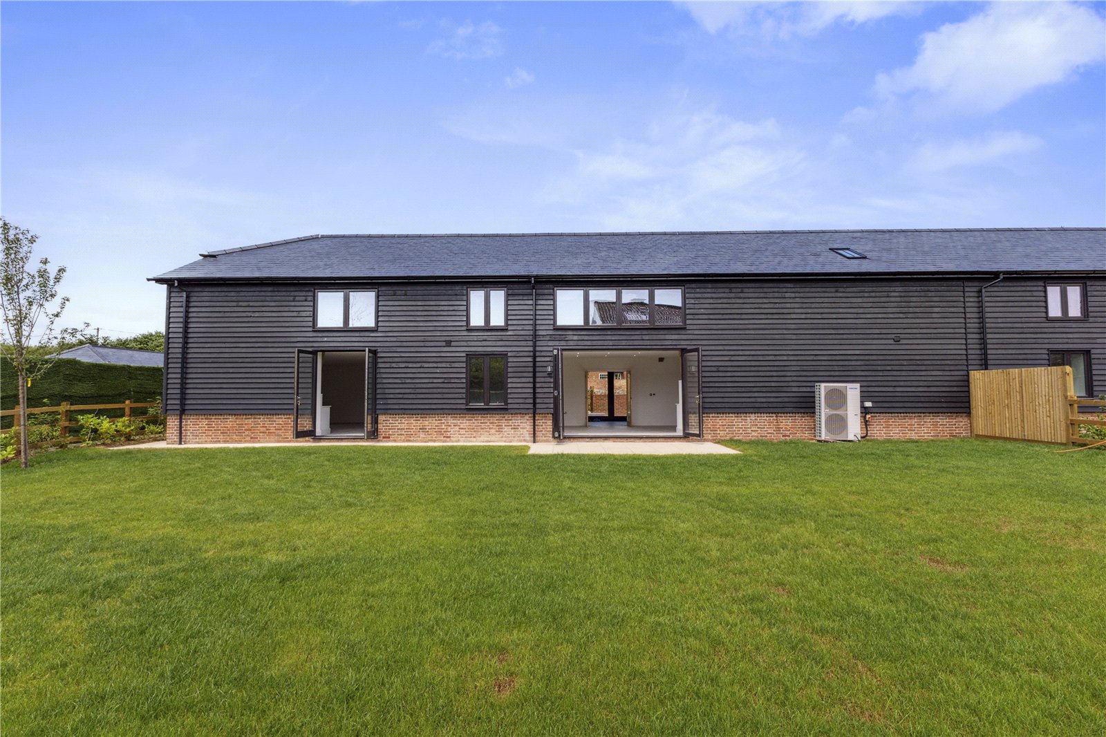 4 bedroom semi-detached house for sale 0