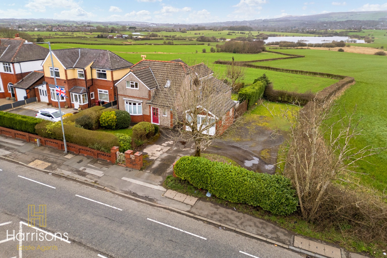 898, Wigan Road, Bolton photo 3