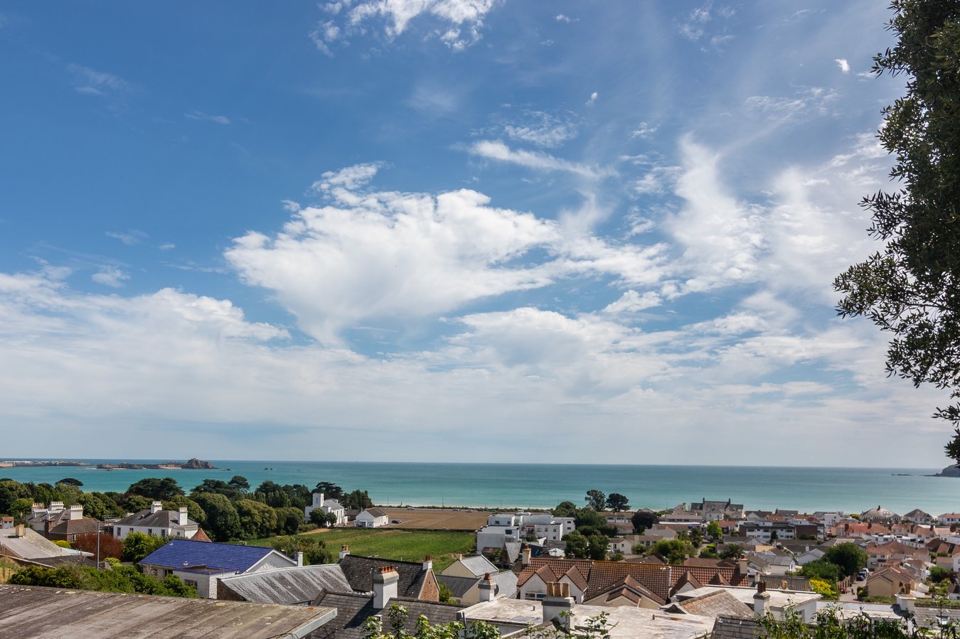 4 bedroom detached house for sale in Hatfield