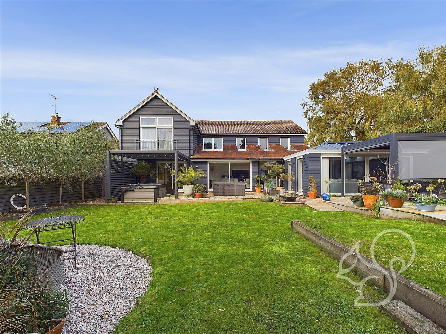 5 bedroom detached house for sale 0