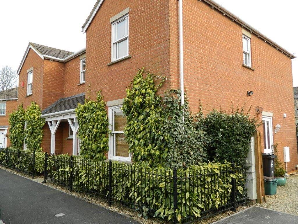 4 bed Detached House