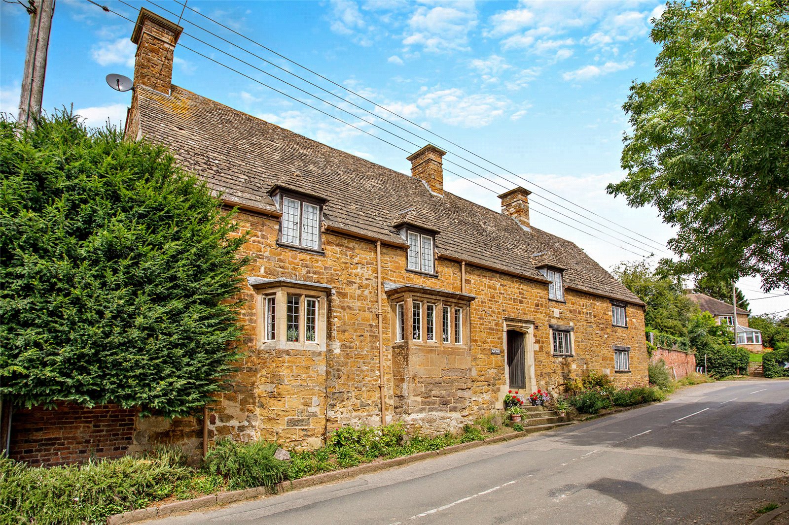 6 bedroom detached house for sale 0