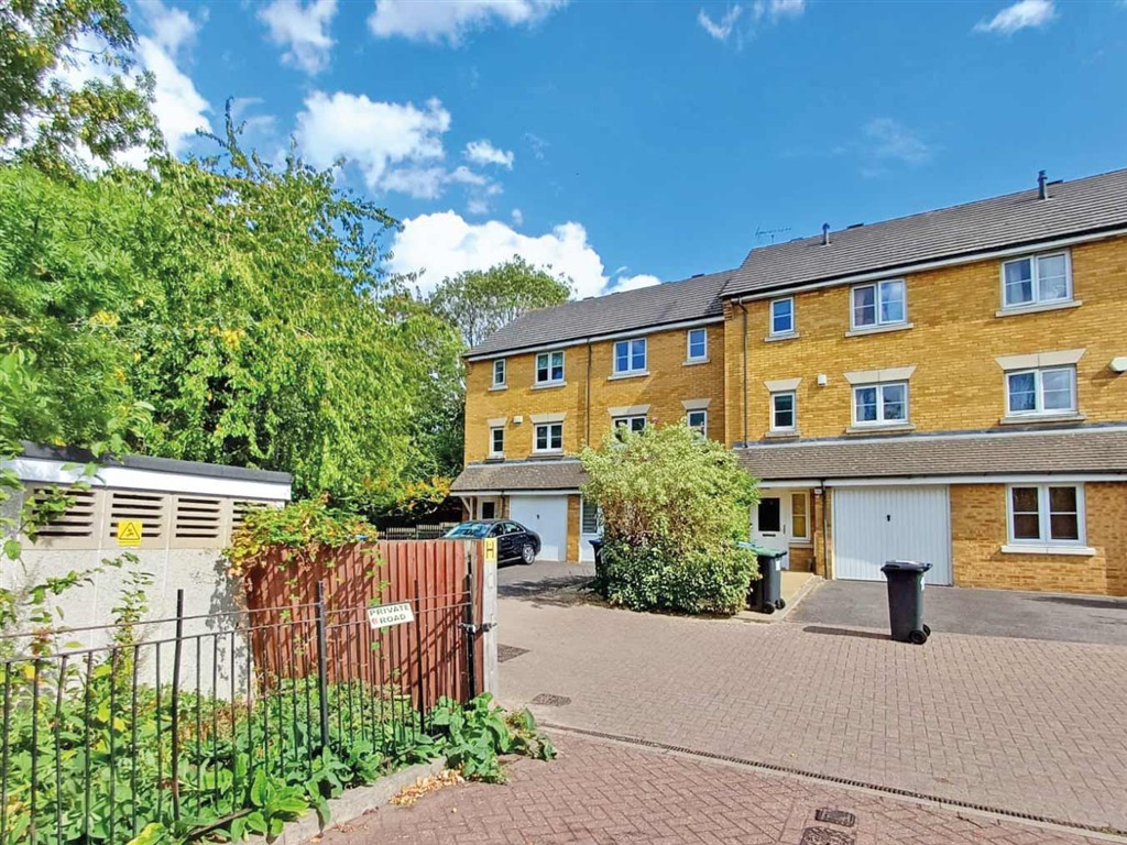 121, Westminster Drive, London photo 4