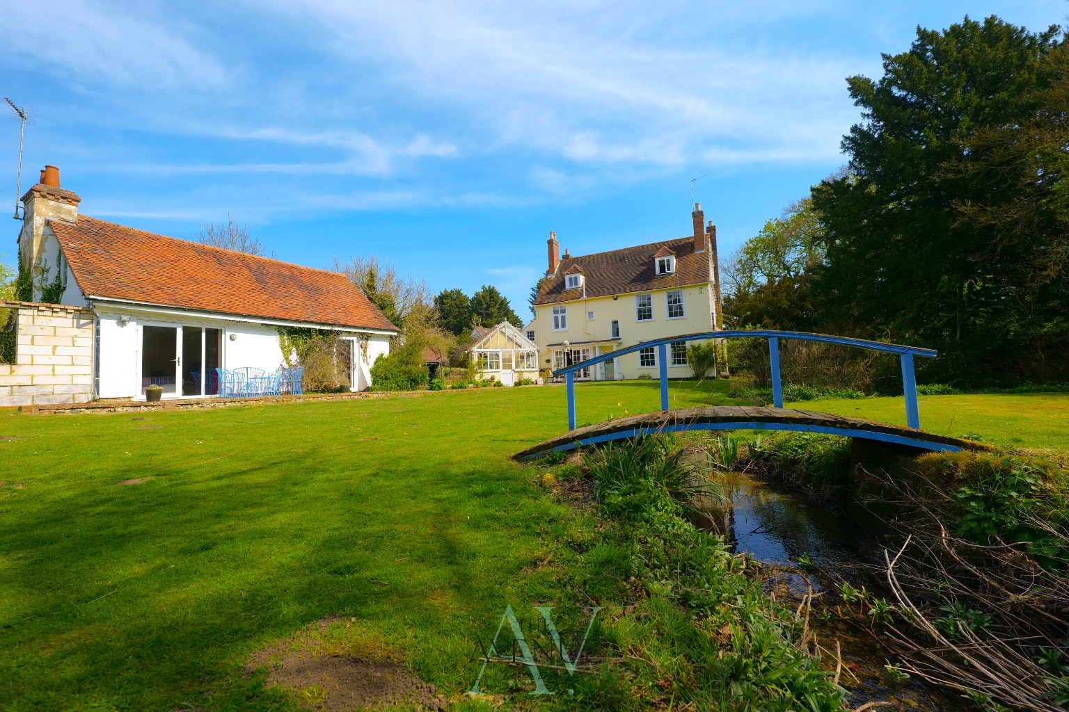 6 bedroom detached house for sale in Rochester