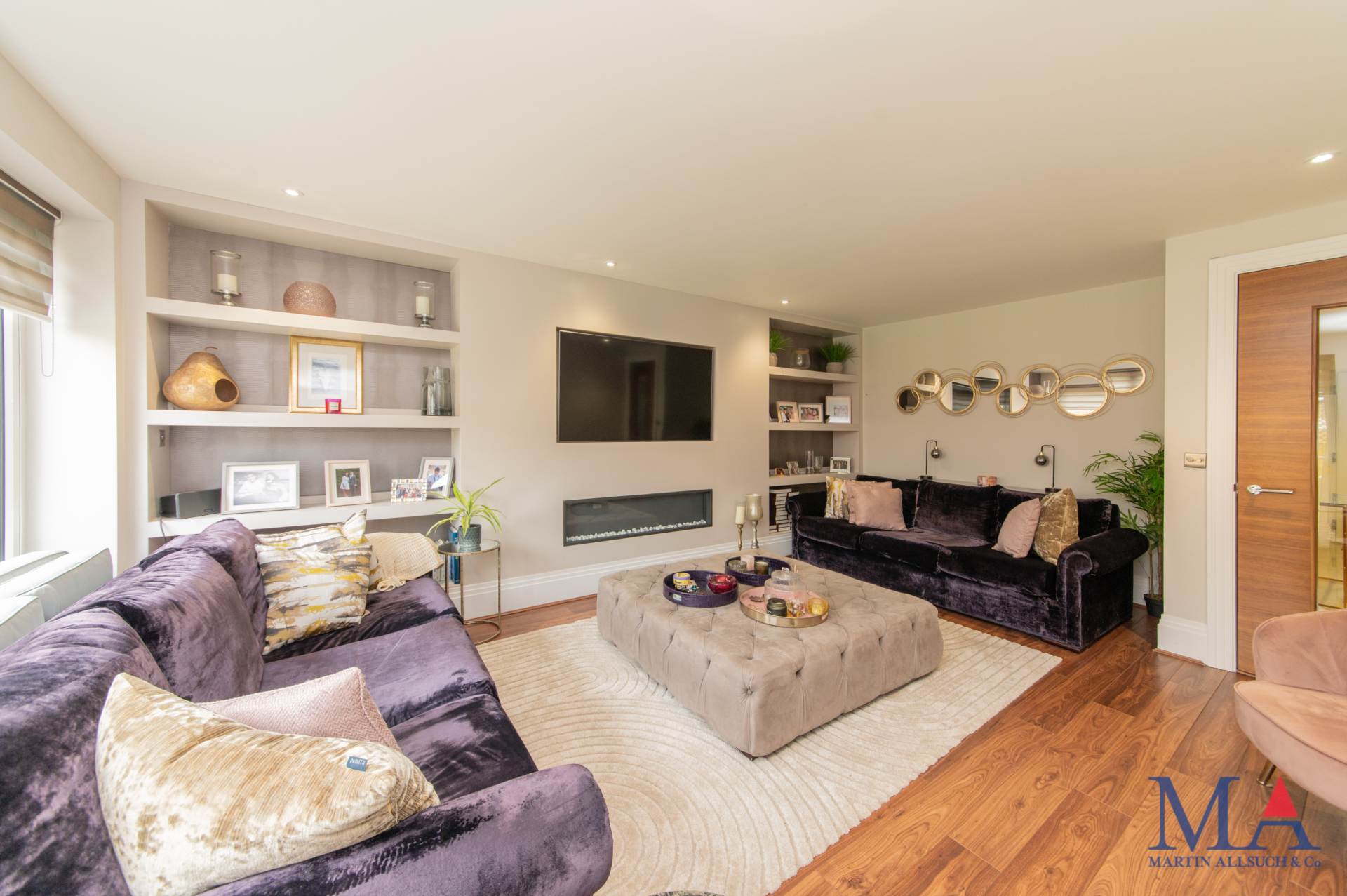 5 bedroom detached house for sale 0