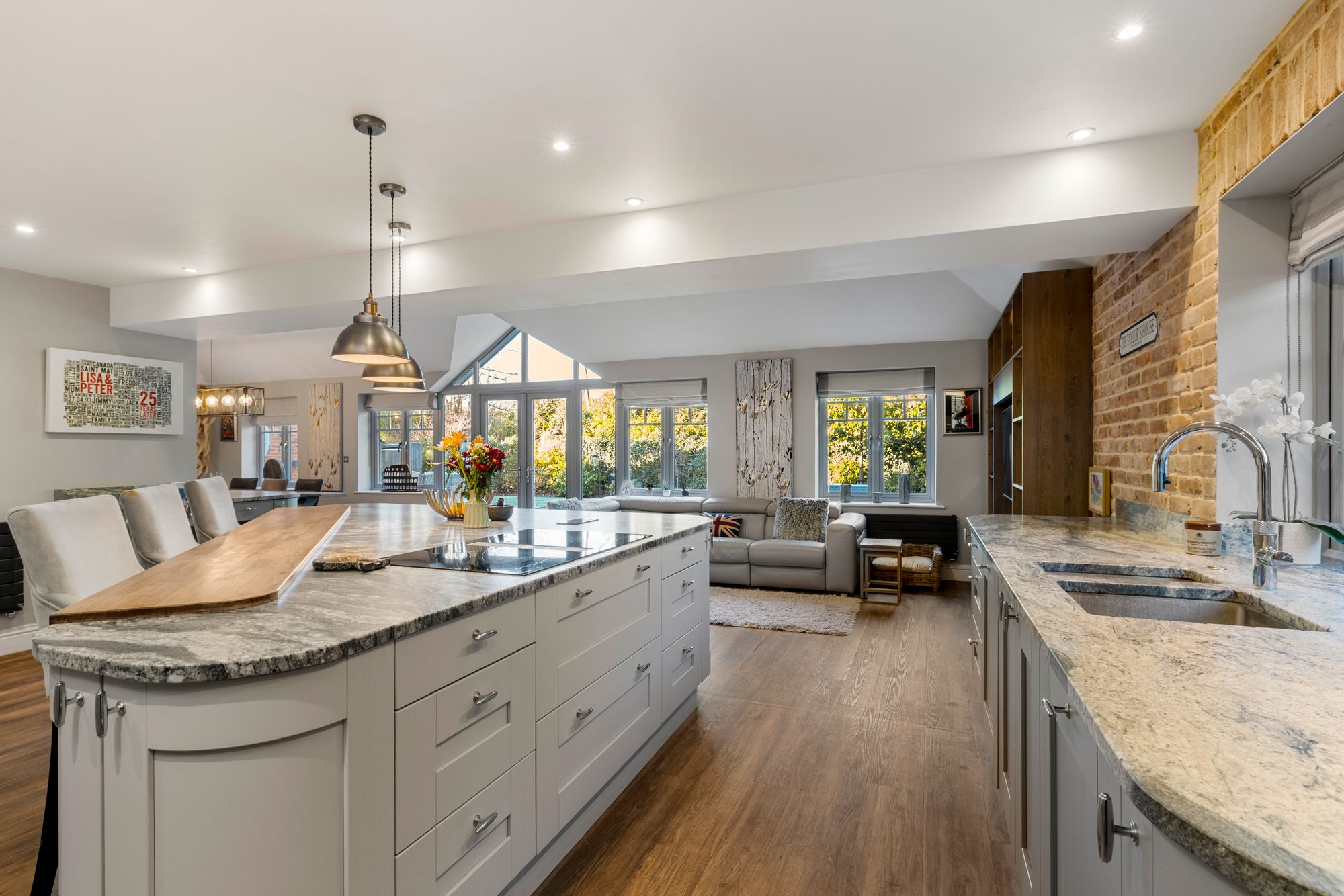 5 bedroom detached house for sale 0