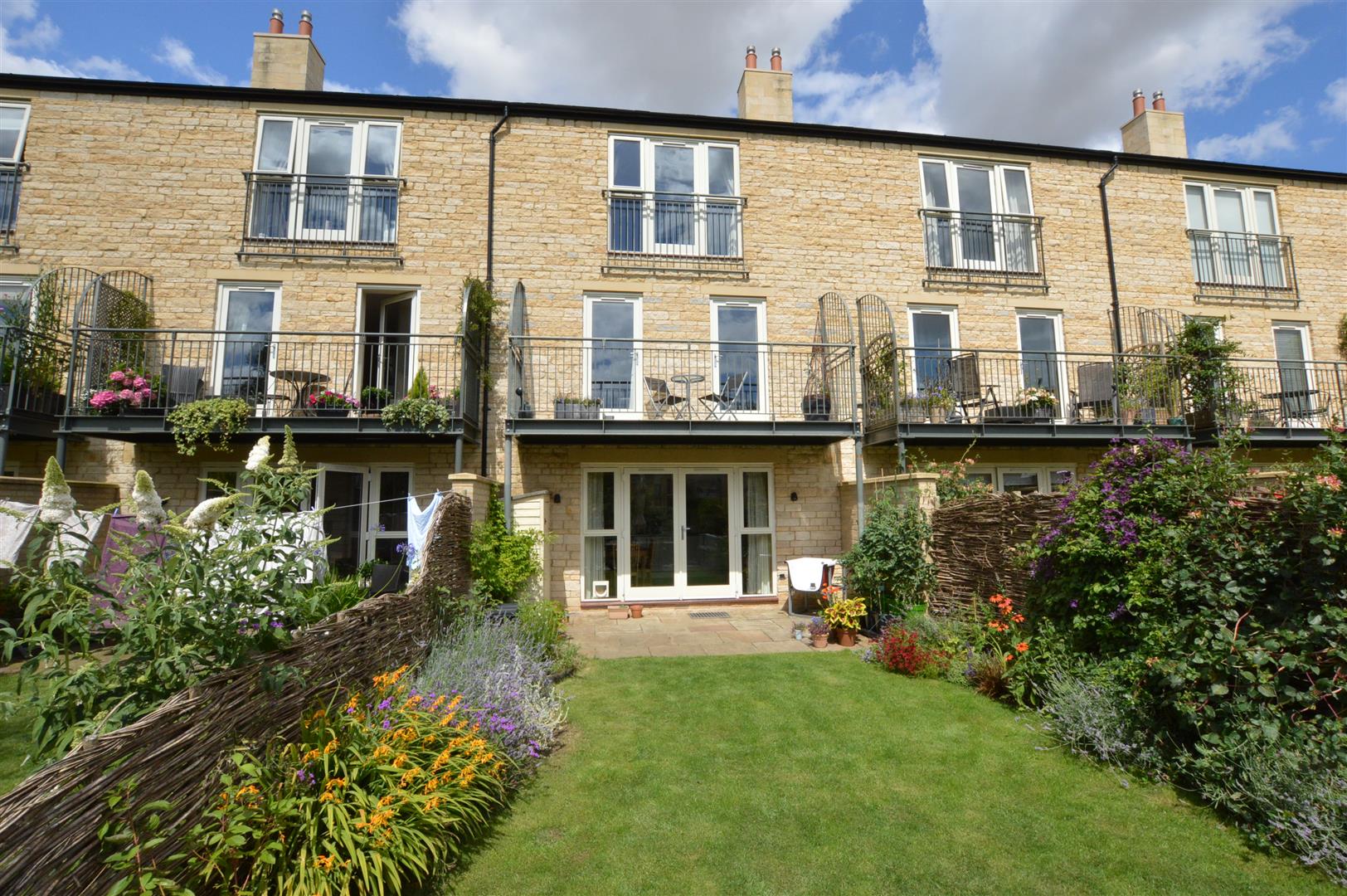 4 bedroom terraced house in STAMFORD