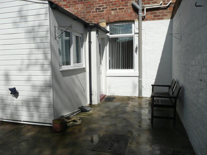 Free property report 12 Road, Auckland, DL14 6AB Chimnie