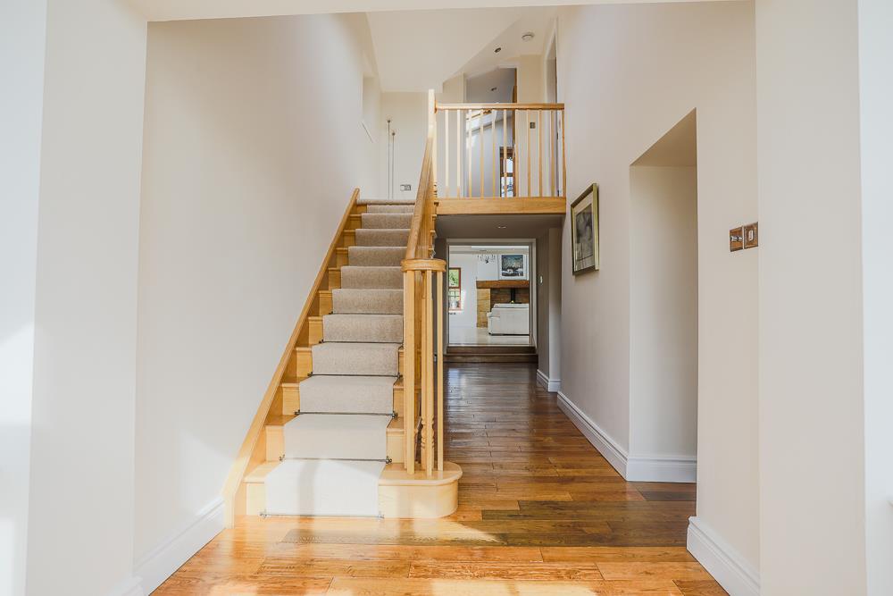 5 bedroom detached house for sale 0