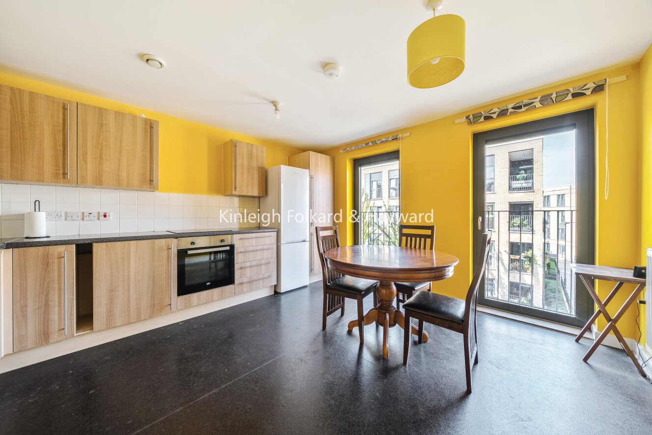 3-bed flat on Flat 2, 86, Akerman Road, London, £3,600/mo