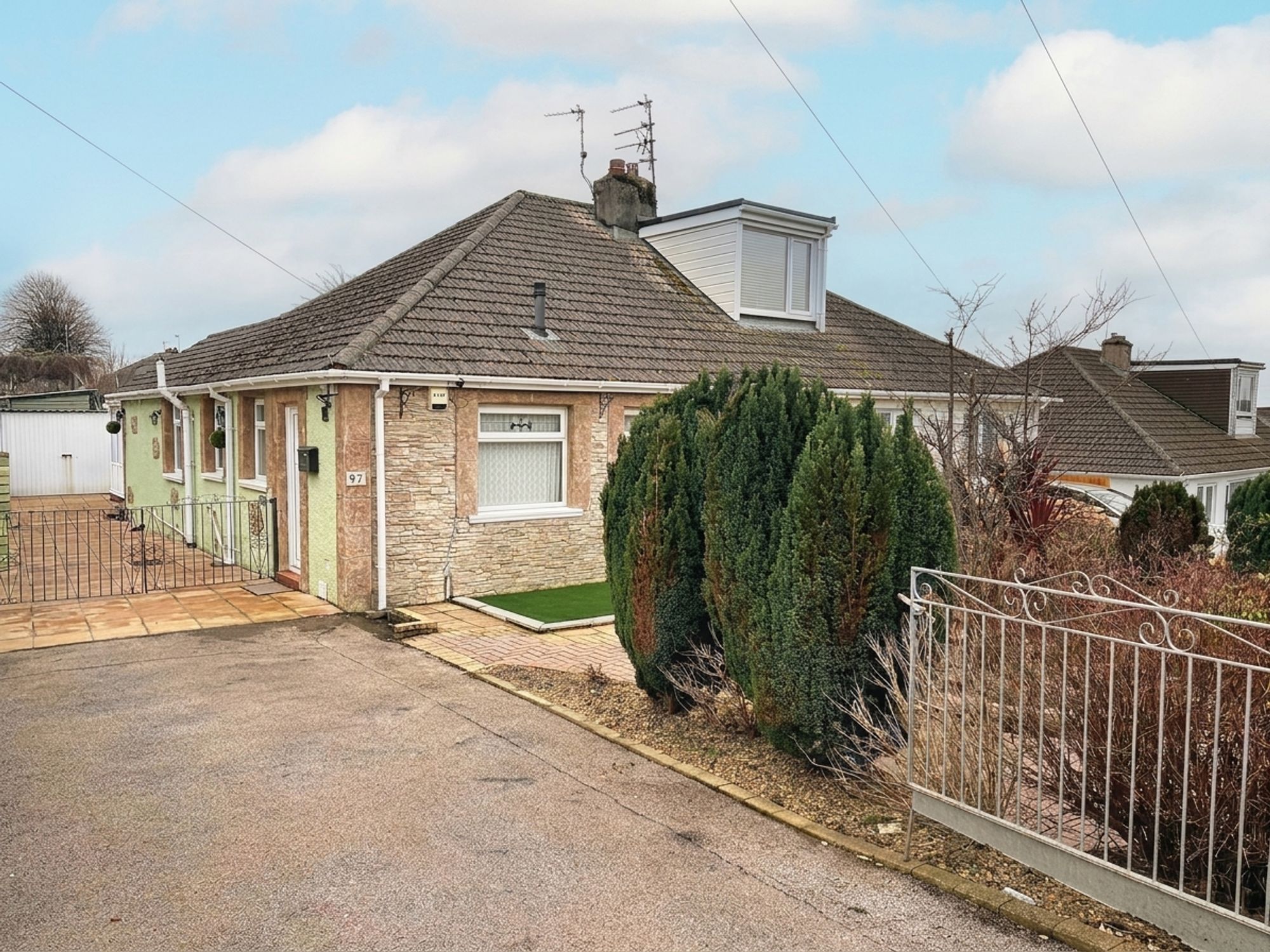 97 Merlin Crescent, Bridgend photo 2