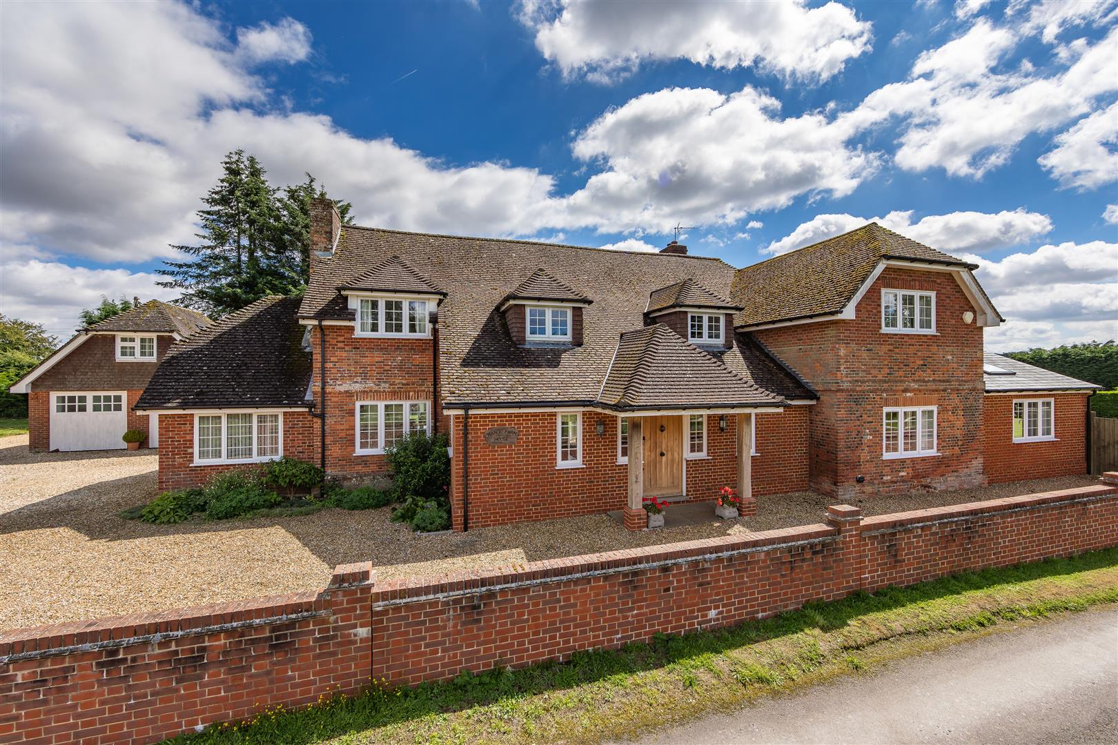 6 bedroom detached house for sale 0