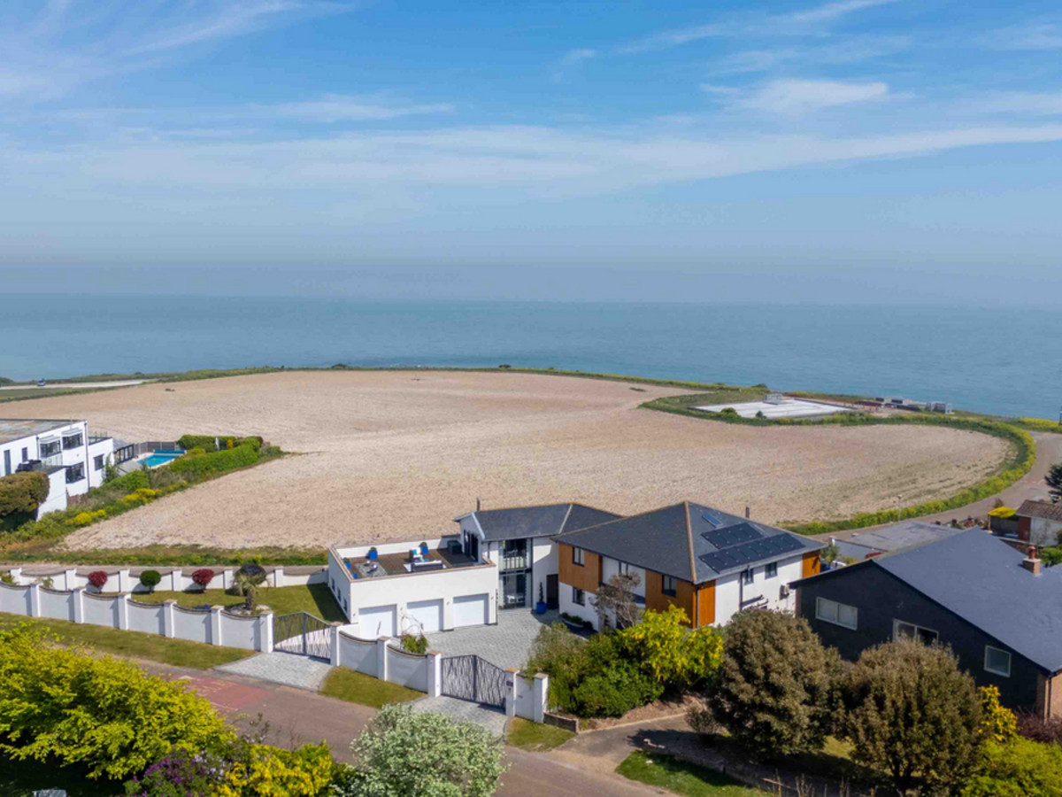 5 bedroom detached house for sale 0