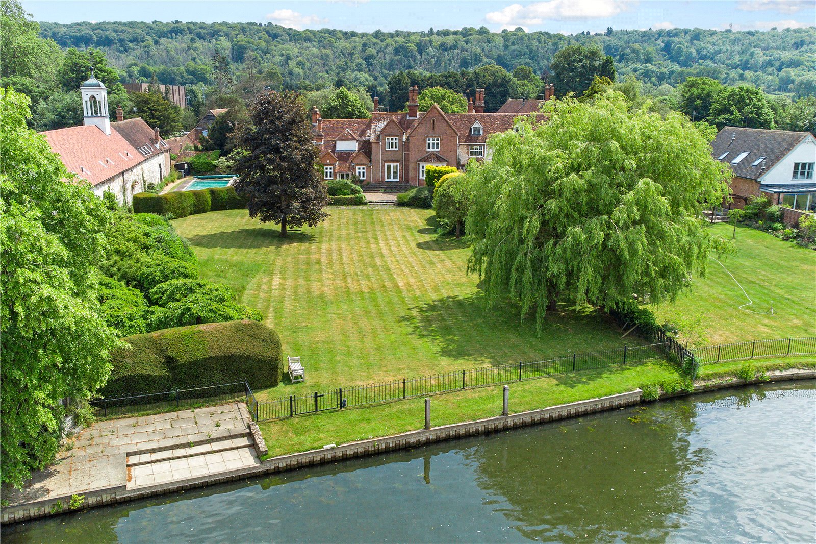 5 bedroom semi-detached house for sale 0