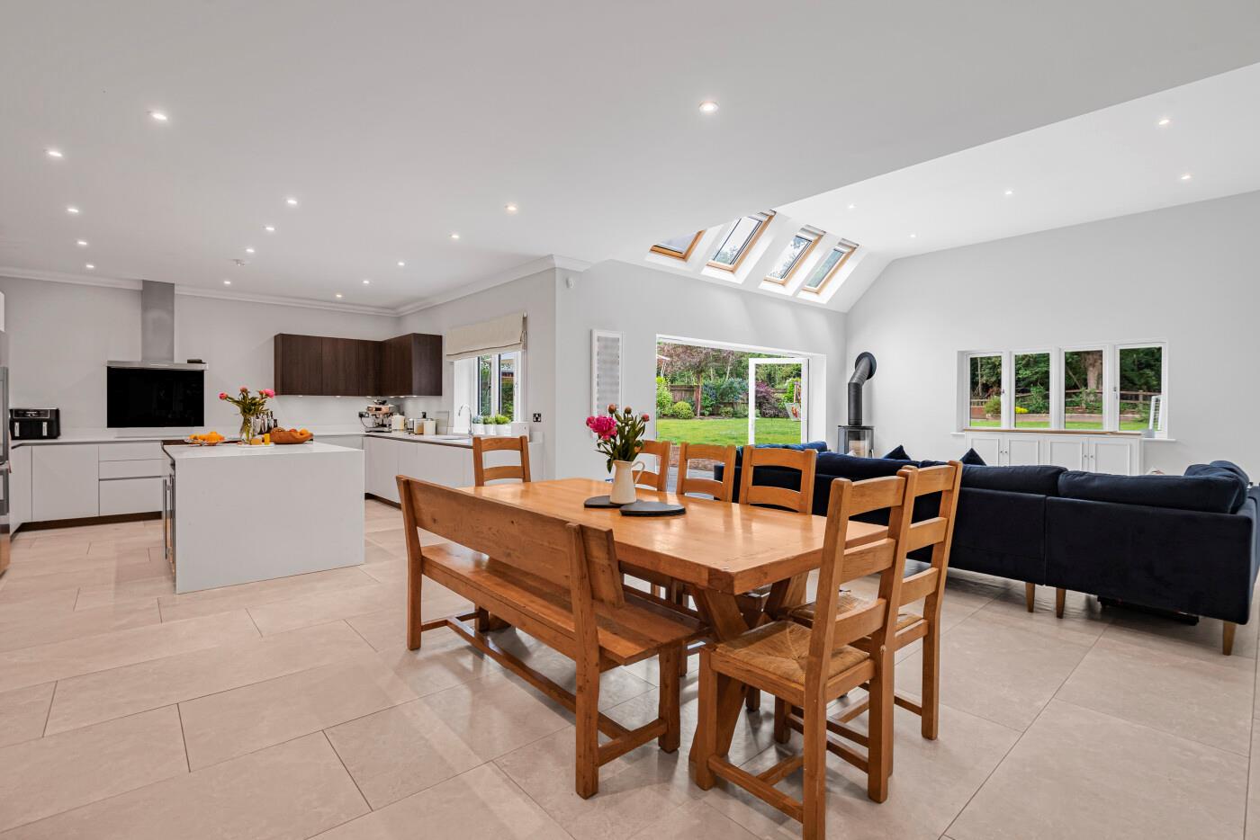 5 bedroom detached house for sale 0