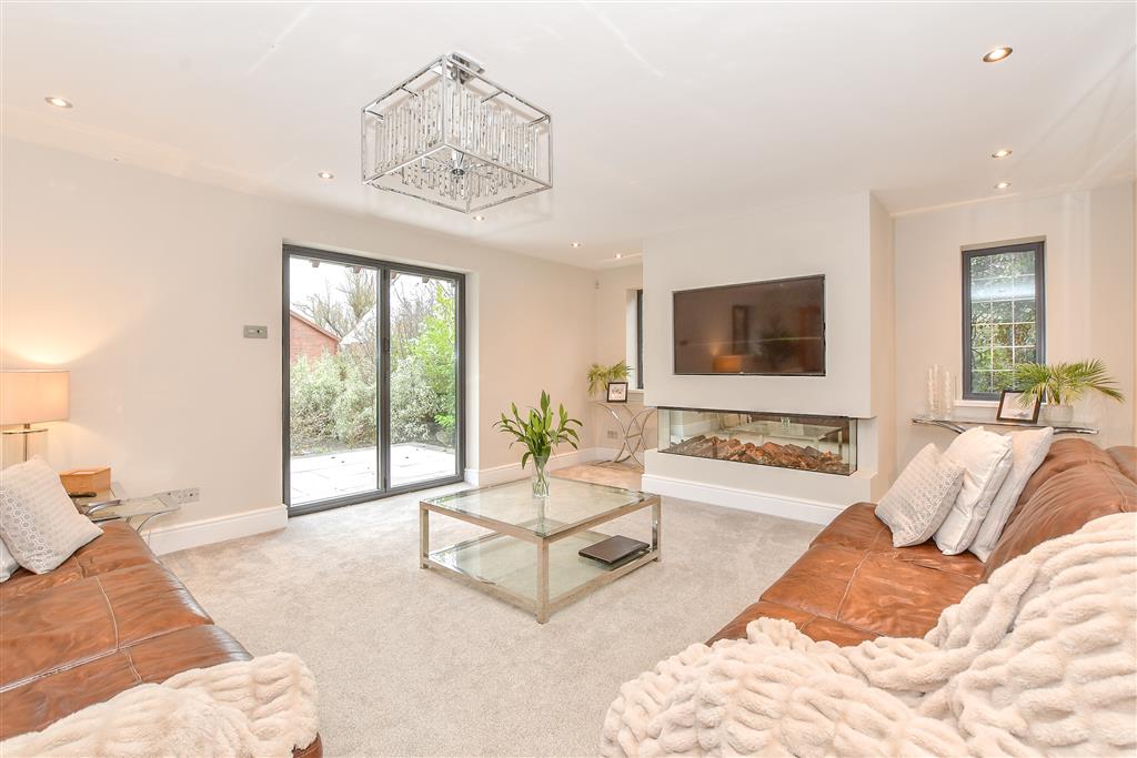 5 bedroom detached house for sale 0